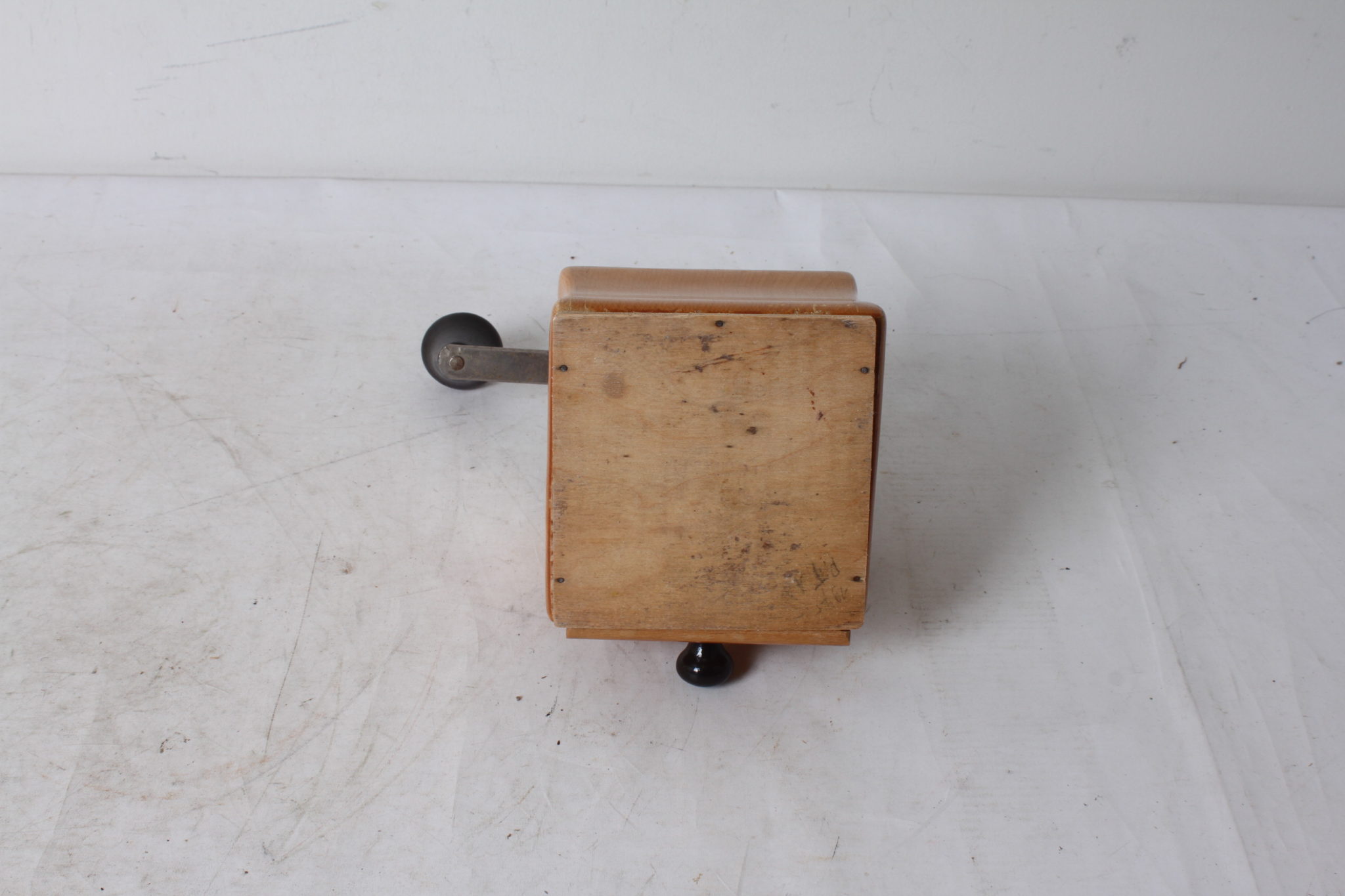 emmaus-scherwiller-etikette-occasion-boutique-ligne-moulin à café-bois-manivelle -Moulin à café en bois - Alexanderwerk - MOCCA (5)