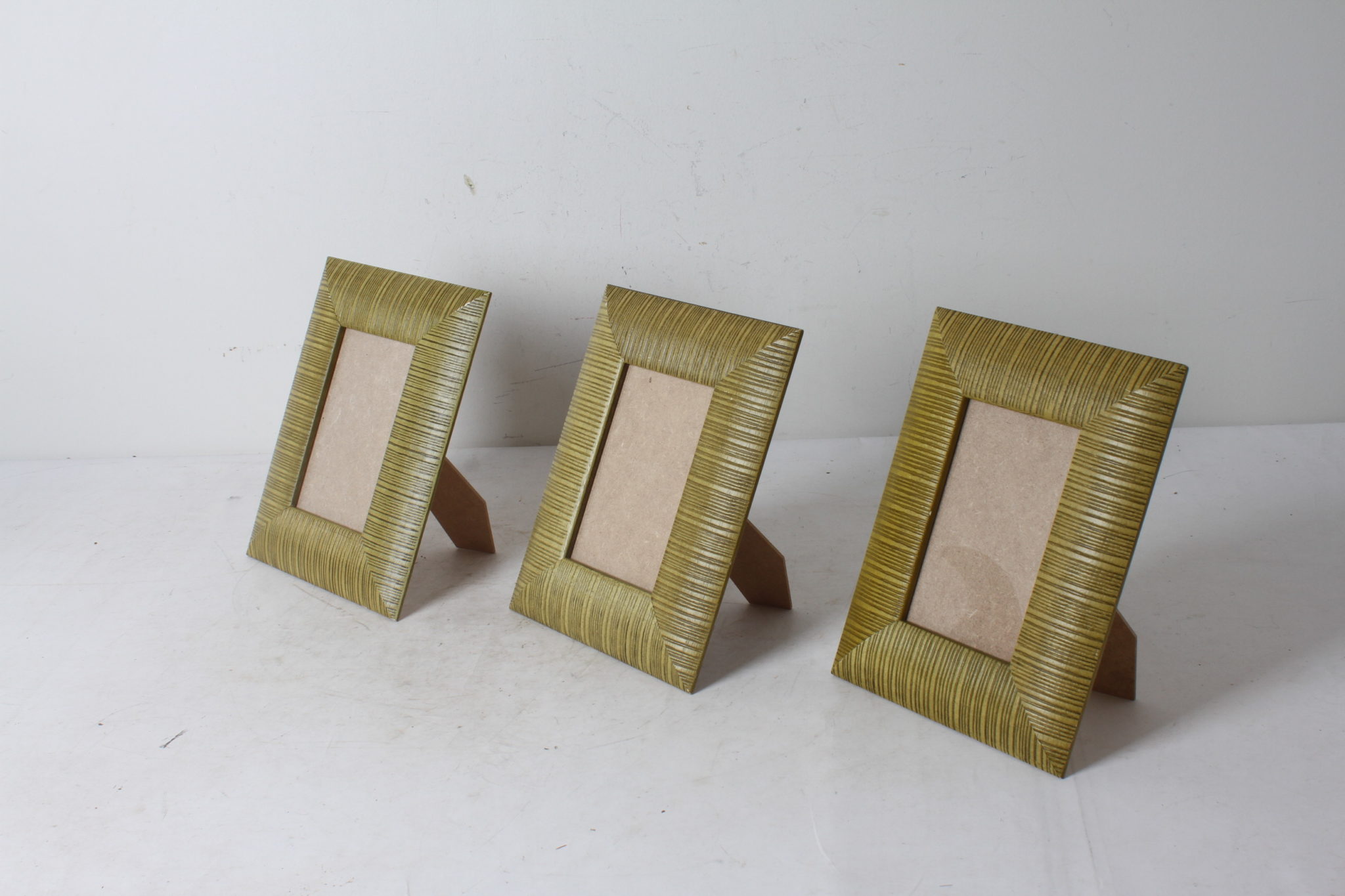 emmaus-scherwiller-etikette-occasion -cadre-photo-vert-bois-idée-cadeau (1)