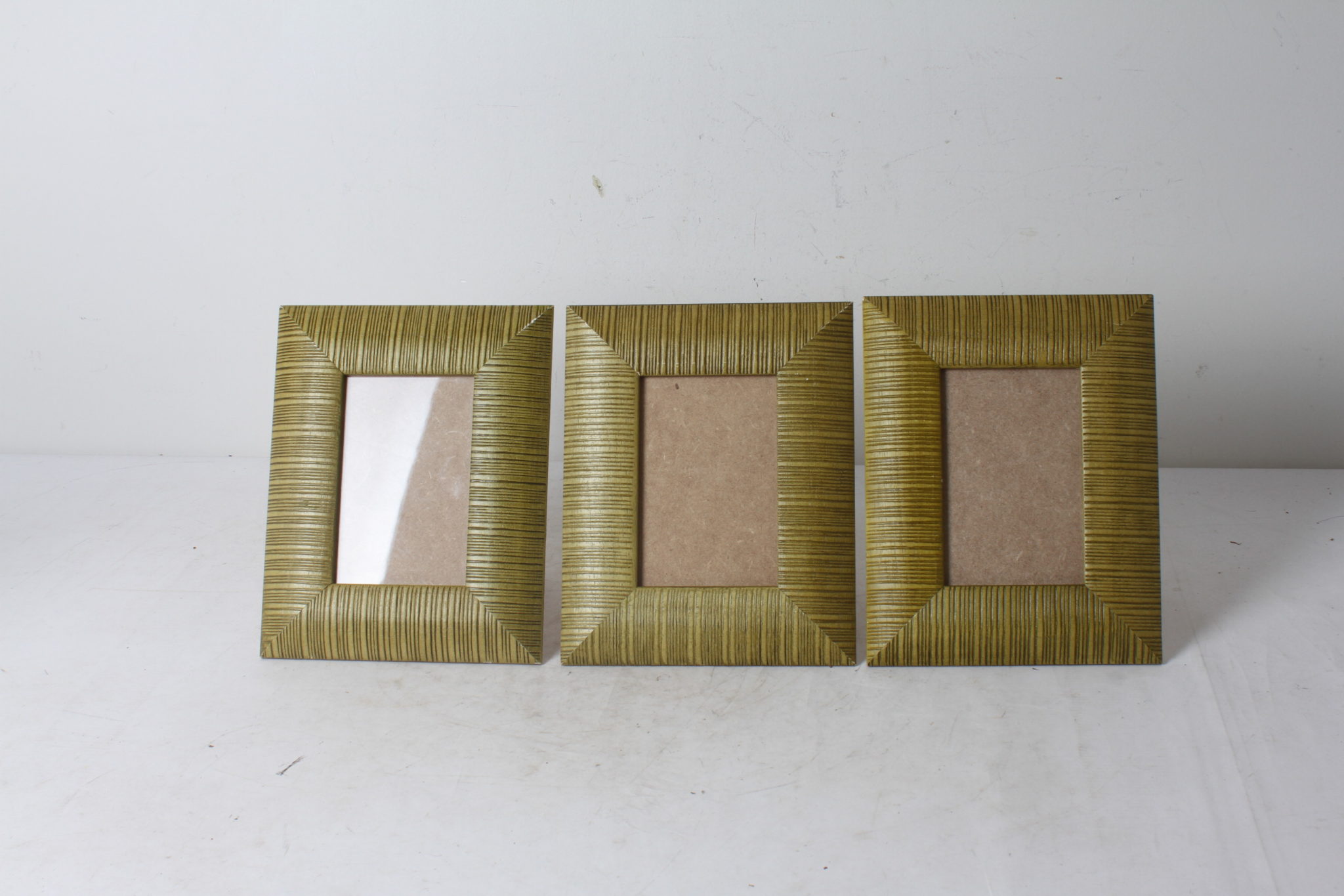 emmaus-scherwiller-etikette-occasion -cadre-photo-vert-bois-idée-cadeau (2)