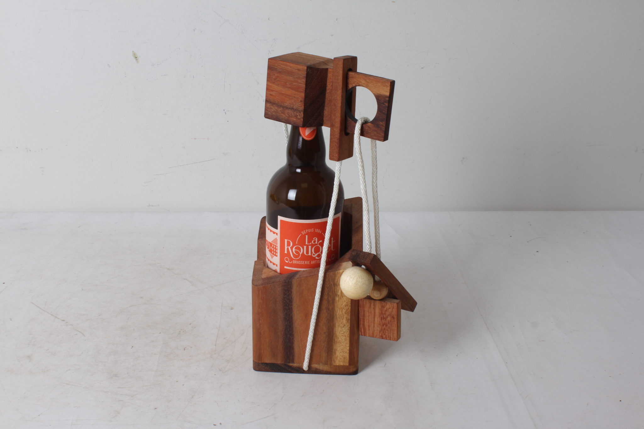 emmaus-scherwiller-etikette-occasion-casse tête-bouteille-bois-cadeau-homme (1)