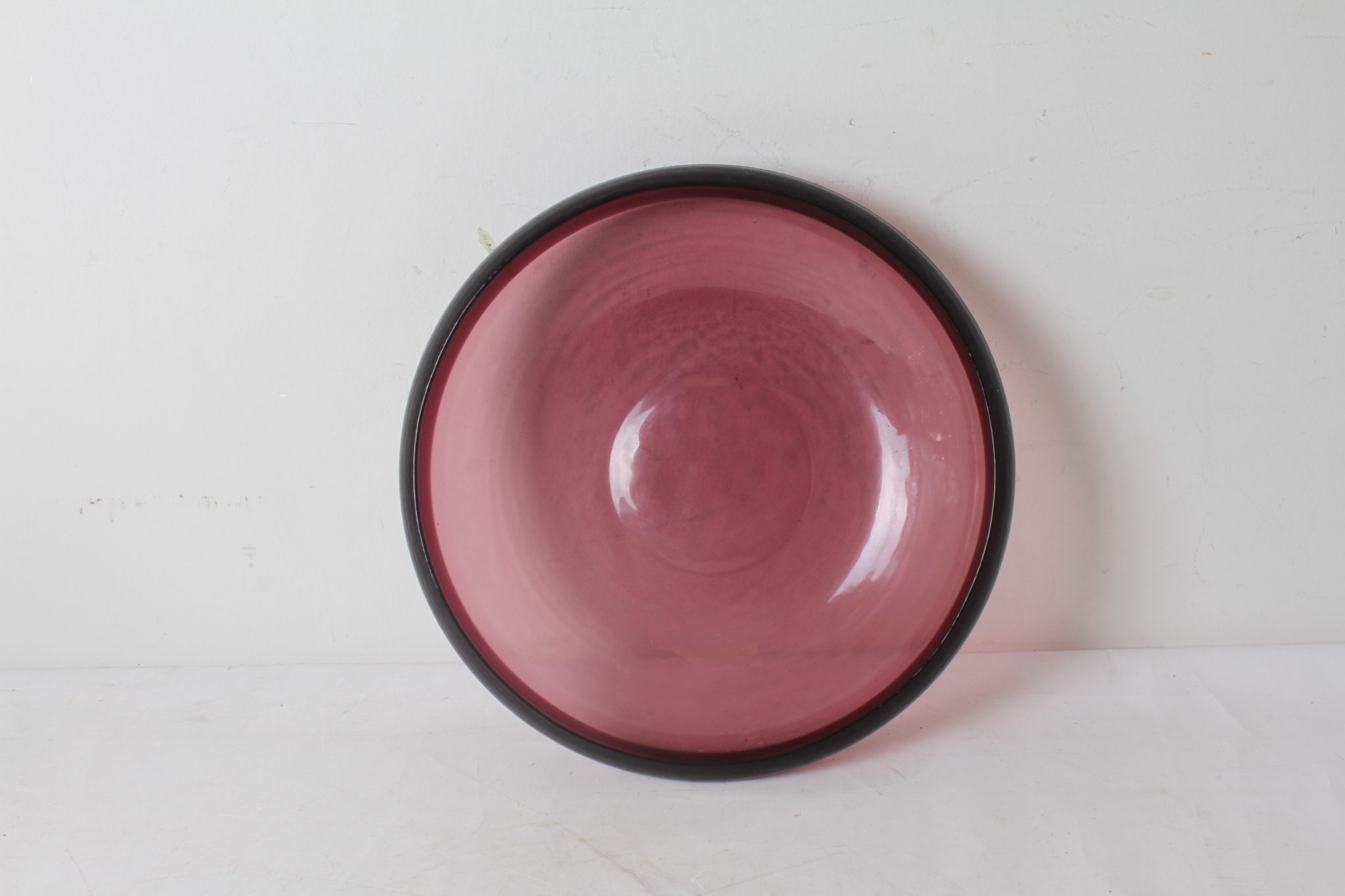 emmaus-scherwiller-etikette-occasion- plat-rond-ancien-verre-pourpre-violet (1)