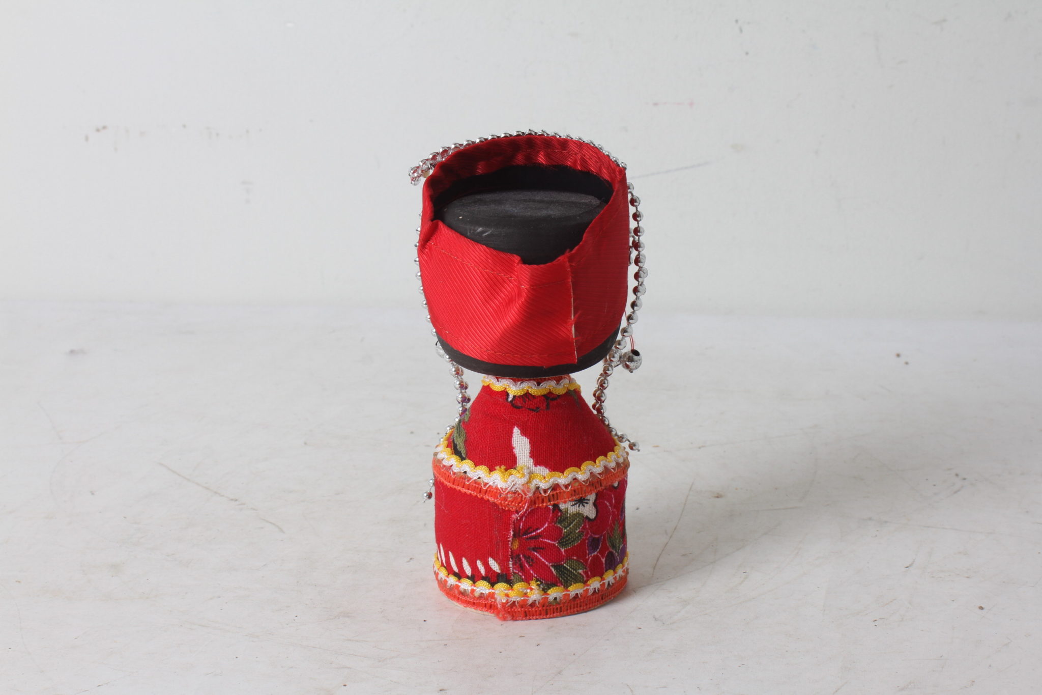 emmaus-scherwiller-etikette-occasion -Poupée chinoise artisanale en costume de fête (4)