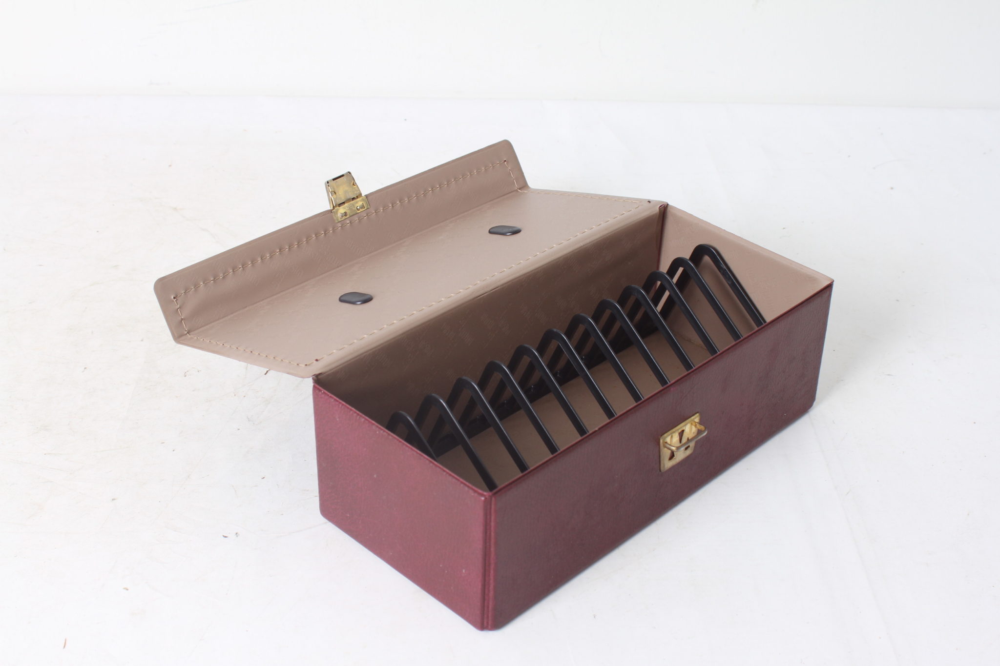 emmaus-scherwiller-etikette-occasion -vintage-range-cassettes (1)