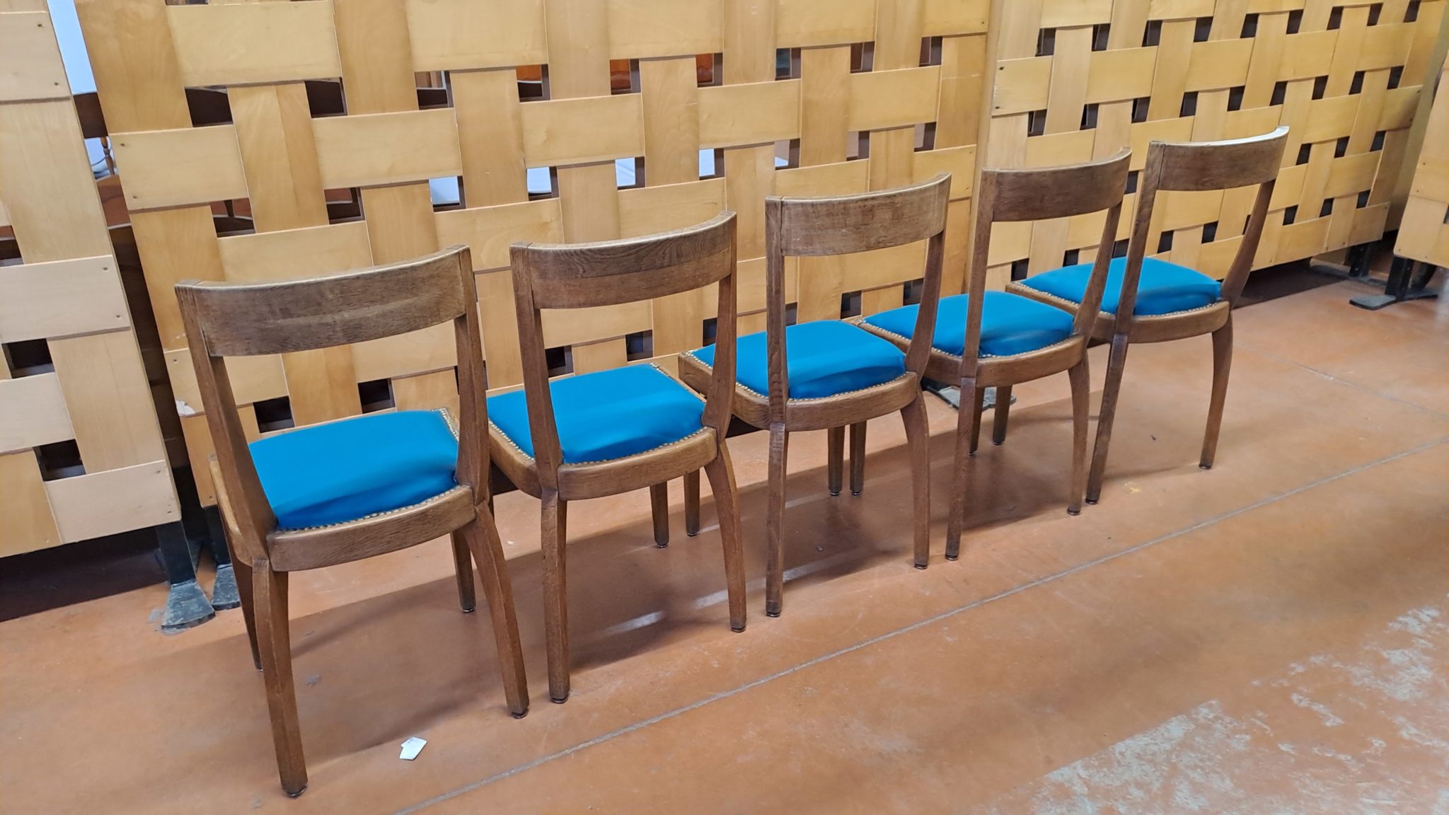 ensemble-salle-a-manger-vintage-bois-skai-bleu-table-rallonges-et-5-chaises-mobilier-brocante-occasion-emmaus-scherwiller-etikette (5)