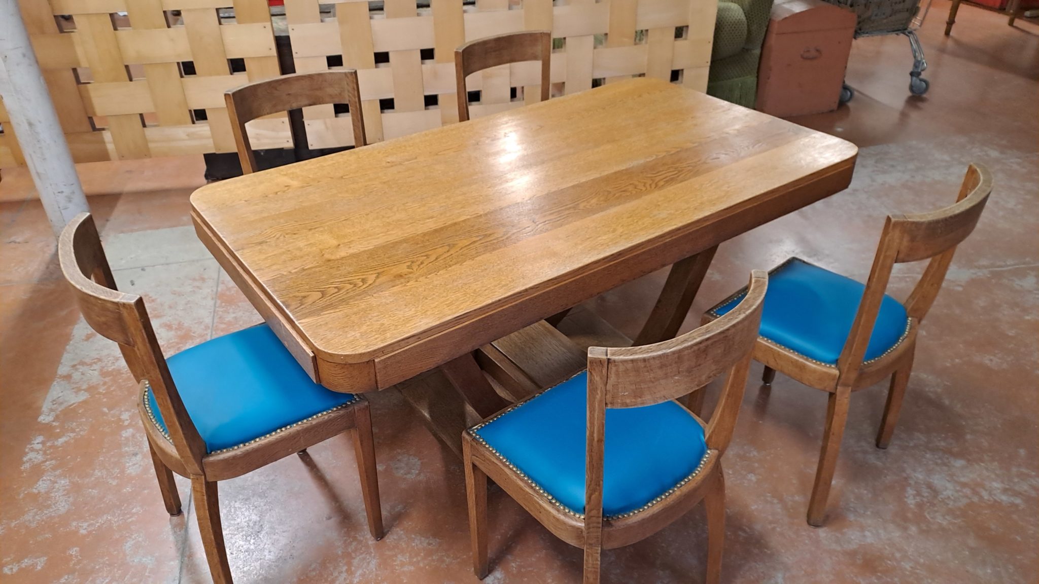 ensemble-salle-a-manger-vintage-bois-skai-bleu-table-rallonges-et-5-chaises-mobilier-brocante-occasion-emmaus-scherwiller-etikette (6)