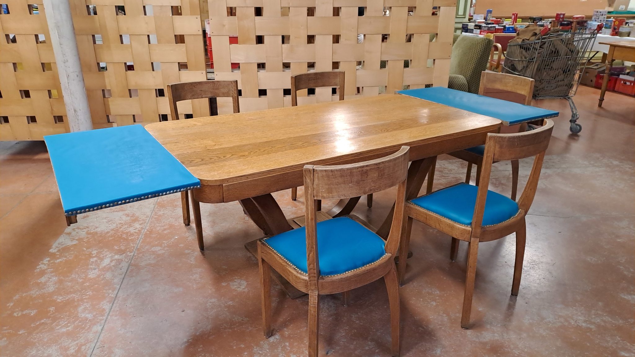 ensemble-salle-a-manger-vintage-bois-skai-bleu-table-rallonges-et-5-chaises-mobilier-brocante-occasion-emmaus-scherwiller-etikette (7)