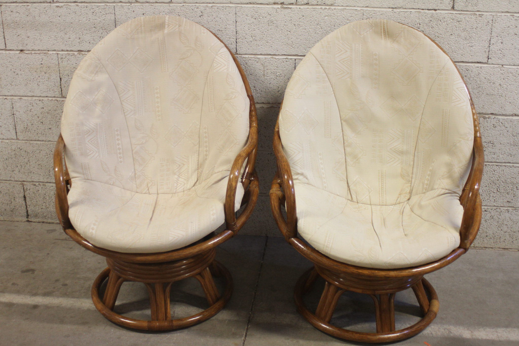 fauteuils-vintage-pivotant-bambou-rotin-mobillier-brocante-occasion-emmaus-scherwiller-etikette (3)