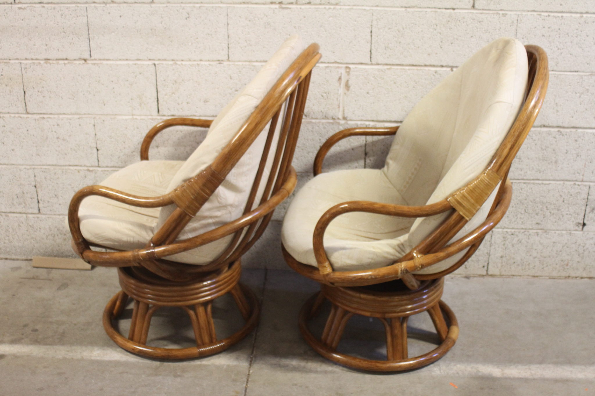 fauteuils-vintage-pivotant-bambou-rotin-mobillier-brocante-occasion-emmaus-scherwiller-etikette (4)