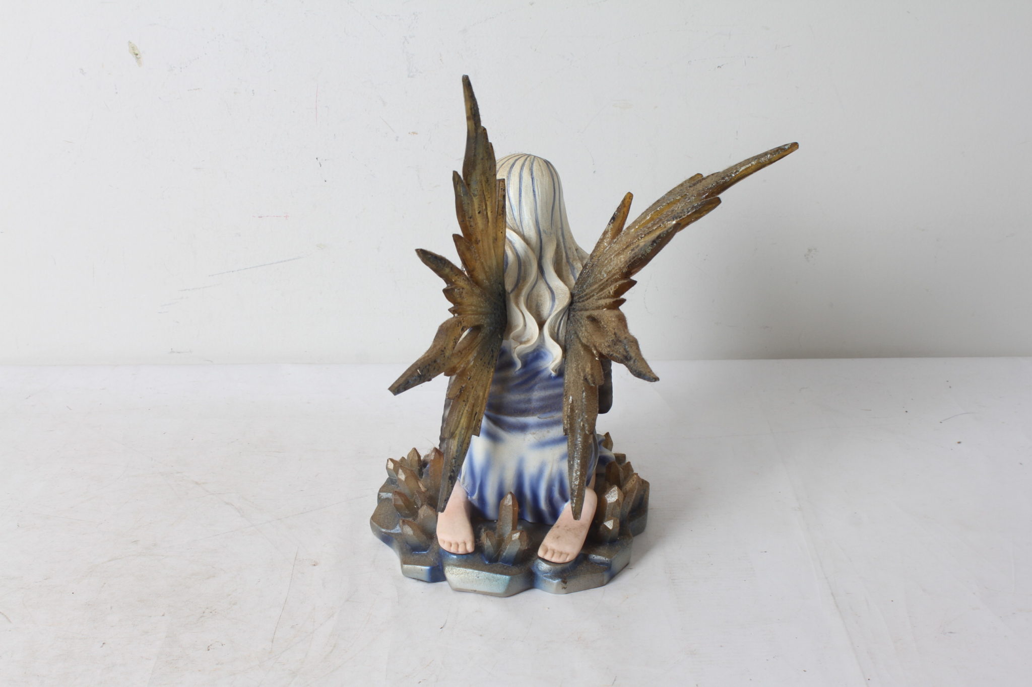 fée 6 -etikette-occasion-emmaus-scherwiller-Figurine fée bleu au bébé dragon-noel-cadeau-fée -reine des glaces- (3)