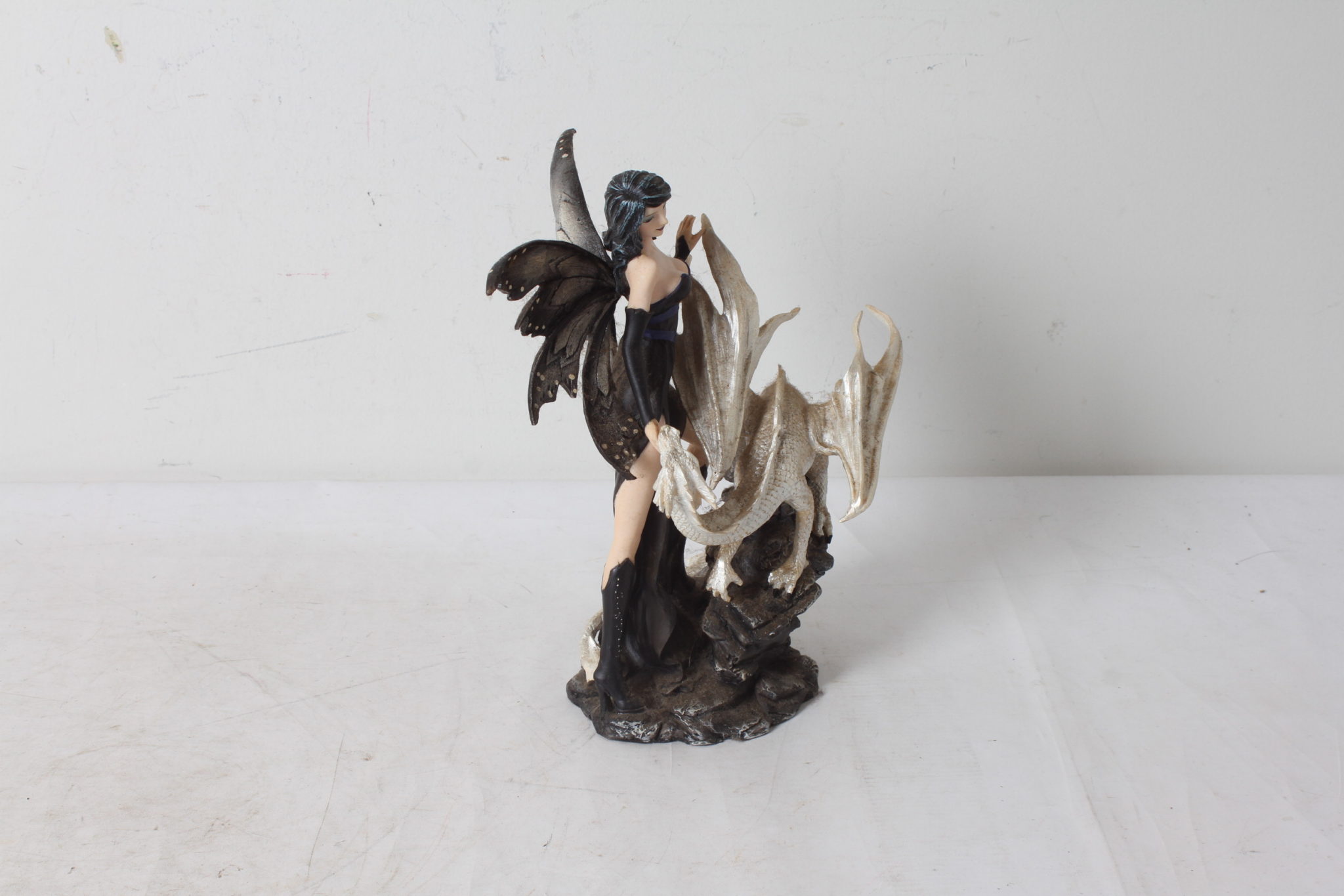 fée 9-etikette-occasion-emmaus-scherwiller -Figurine Fée au dragon blanc (1)