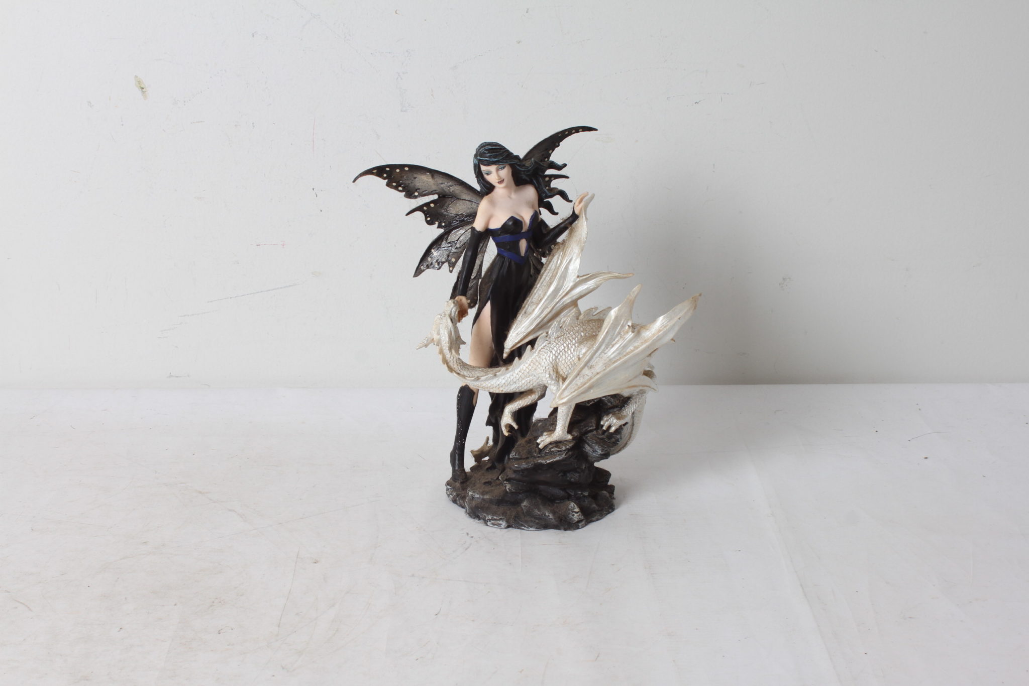 fée 9-etikette-occasion-emmaus-scherwiller -Figurine Fée au dragon blanc (5)