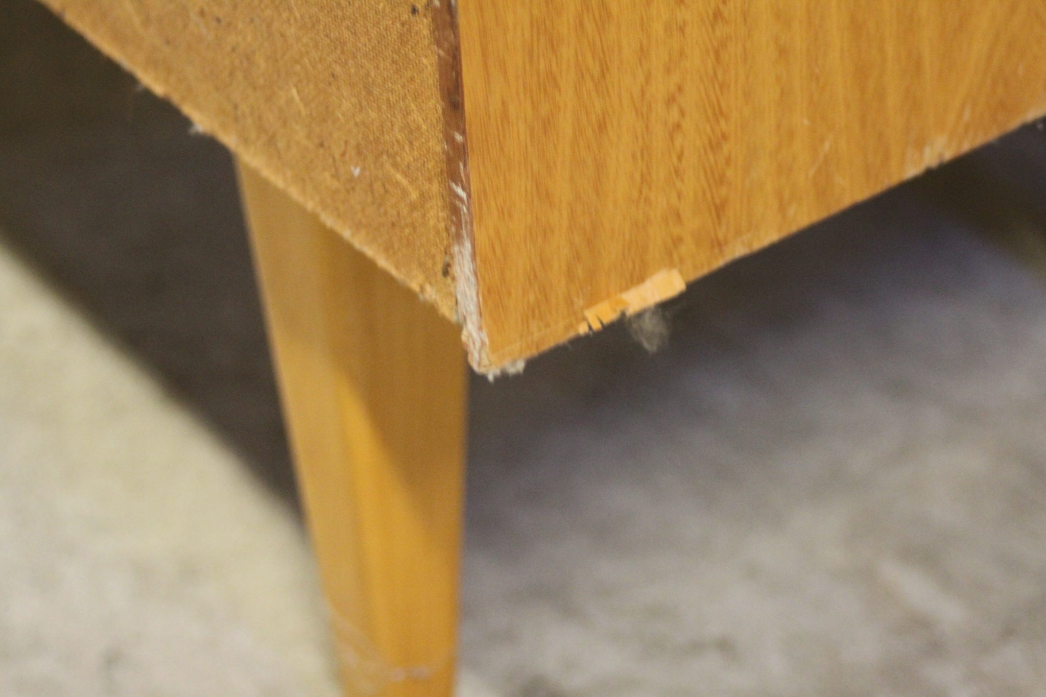 meuble-rangement-commode-2-portes-vintage-sur-pieds-design-scandinave-mobililer-brocante-occasion-emmaus-scherwiller-etikette (1)