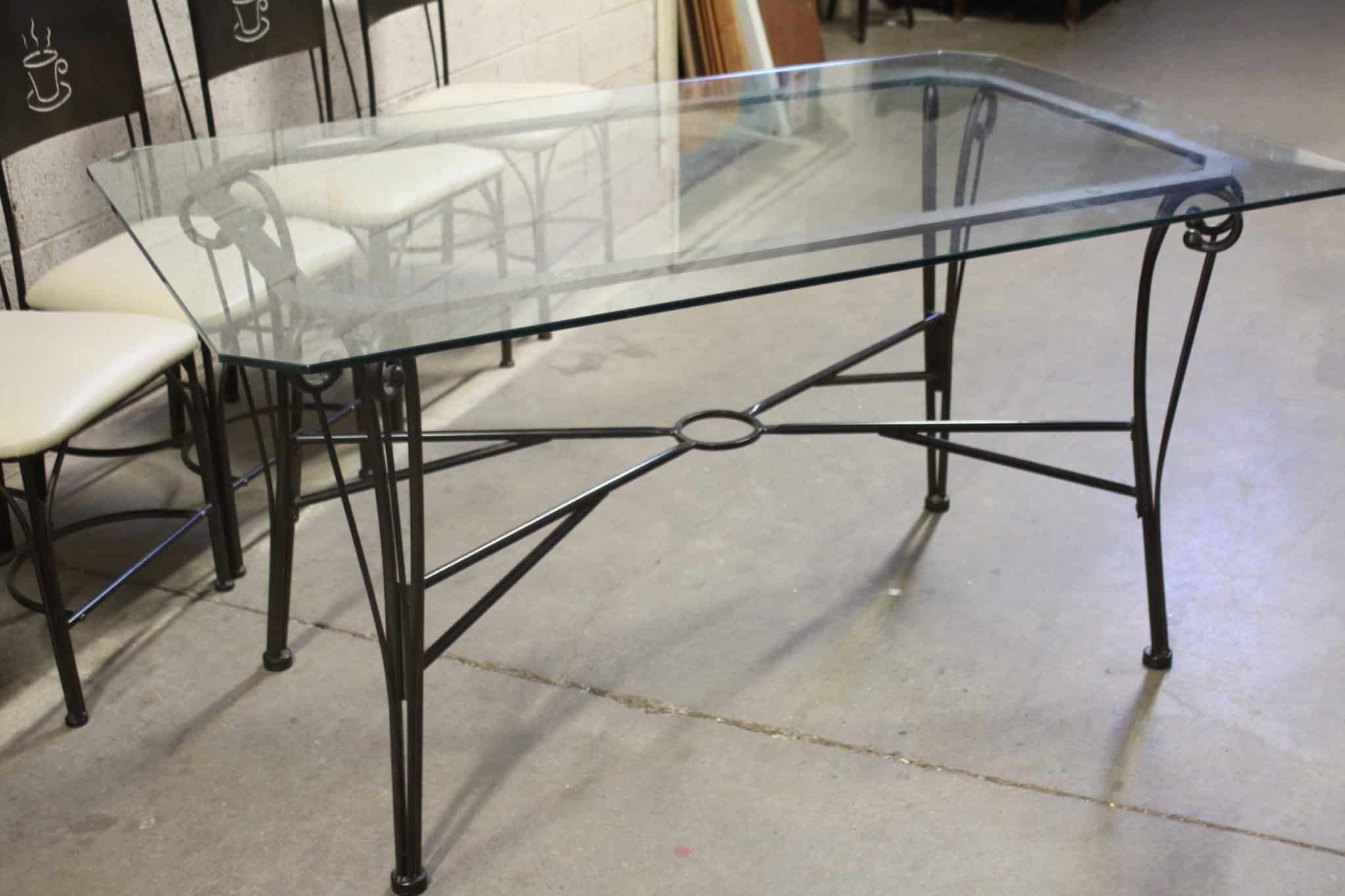 salle-a-manger-fer-forge-verre-skai-motif-tasse-cafe-mobilier-brocante-occasion-emmaus-scherwiller-etikette (4)