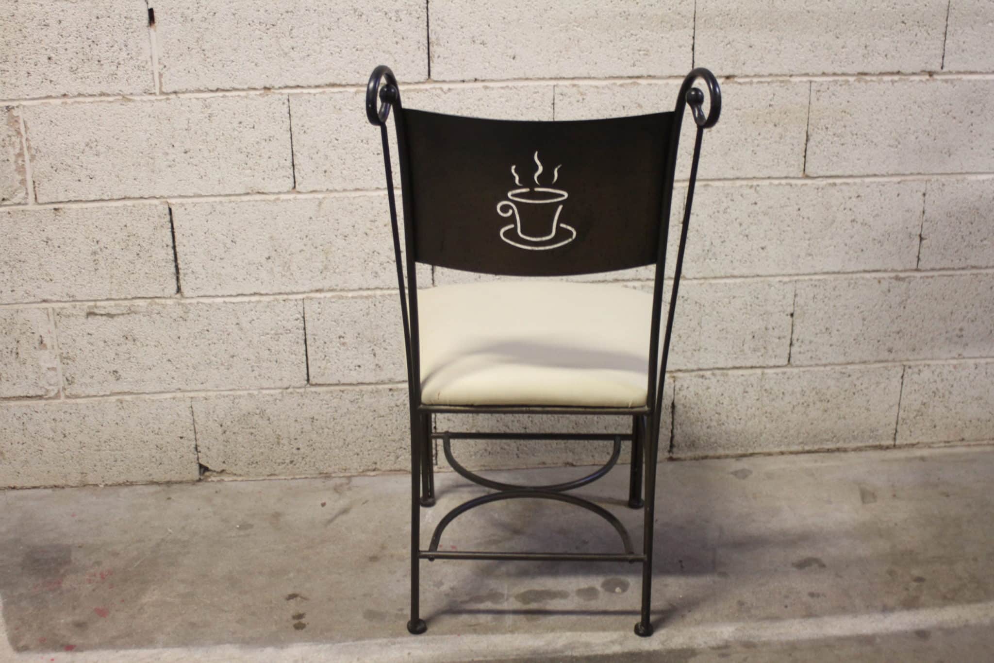 salle-a-manger-fer-forge-verre-skai-motif-tasse-cafe-mobilier-brocante-occasion-emmaus-scherwiller-etikette (7)