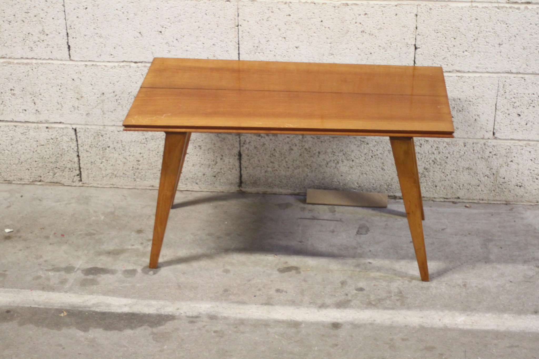 table-basse-vintage-bois-pieds-compas-design-scandinave-mobilier-brocante-occasion-emmaus-scherwiller-etikette (3)