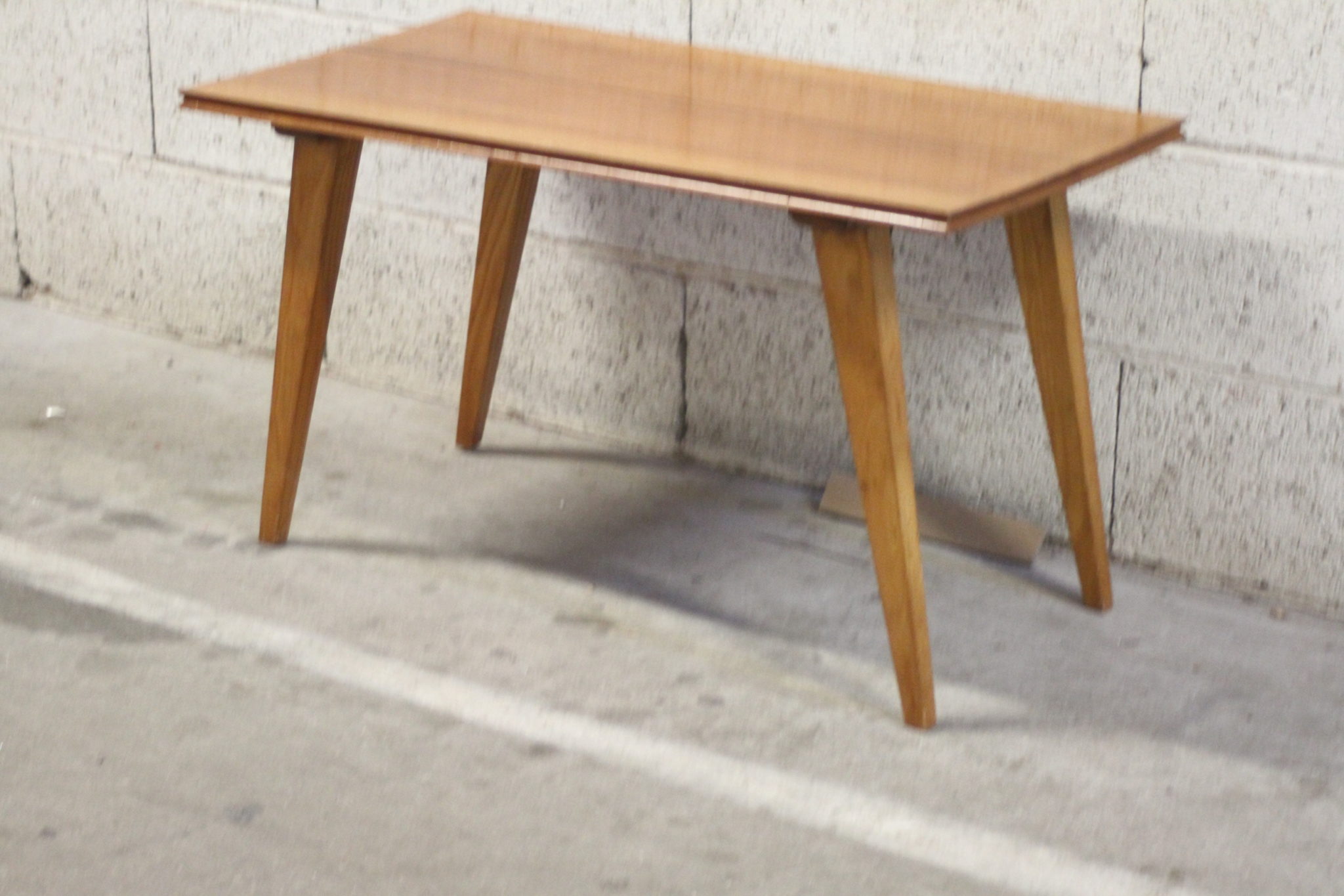 table-basse-vintage-bois-pieds-compas-design-scandinave-mobilier-brocante-occasion-emmaus-scherwiller-etikette (4)