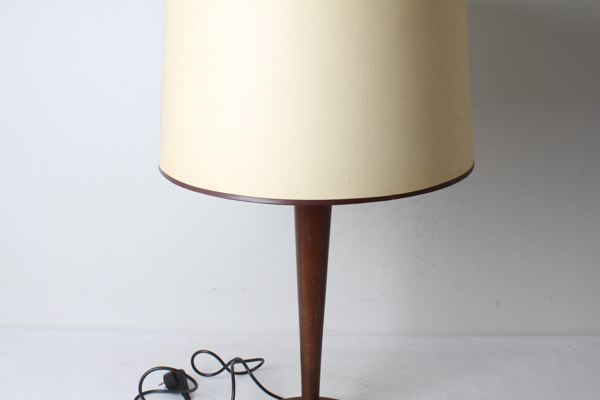 ancienne-lampe-de-table-bureau-unilux-bois-socle-rond-decor-dore-luminaires-occasion-brocante-emmaus-scherwiller-etikette (2)