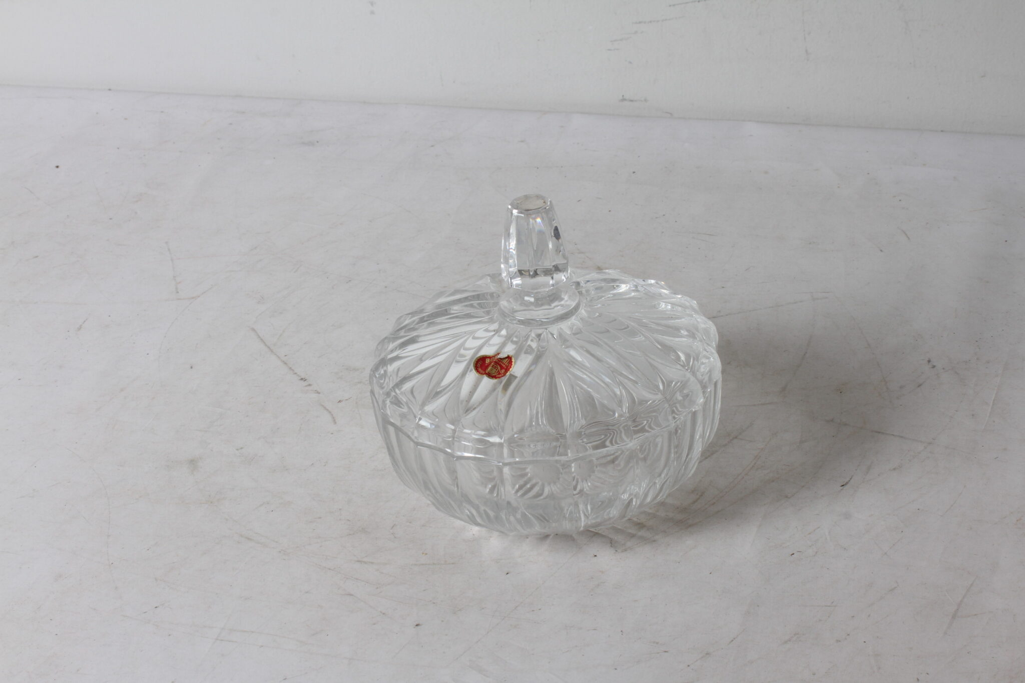 bonbonniere-vintage-en-cristal-de-boheme-czechoslovakia-art-de-la-table-occasion-emmaus-scherwiller-etikette (2)