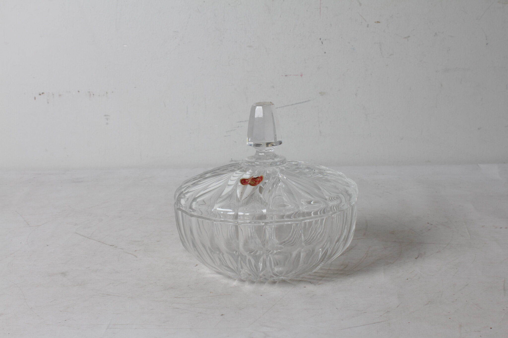 bonbonniere-vintage-en-cristal-de-boheme-czechoslovakia-art-de-la-table-occasion-emmaus-scherwiller-etikette (3)