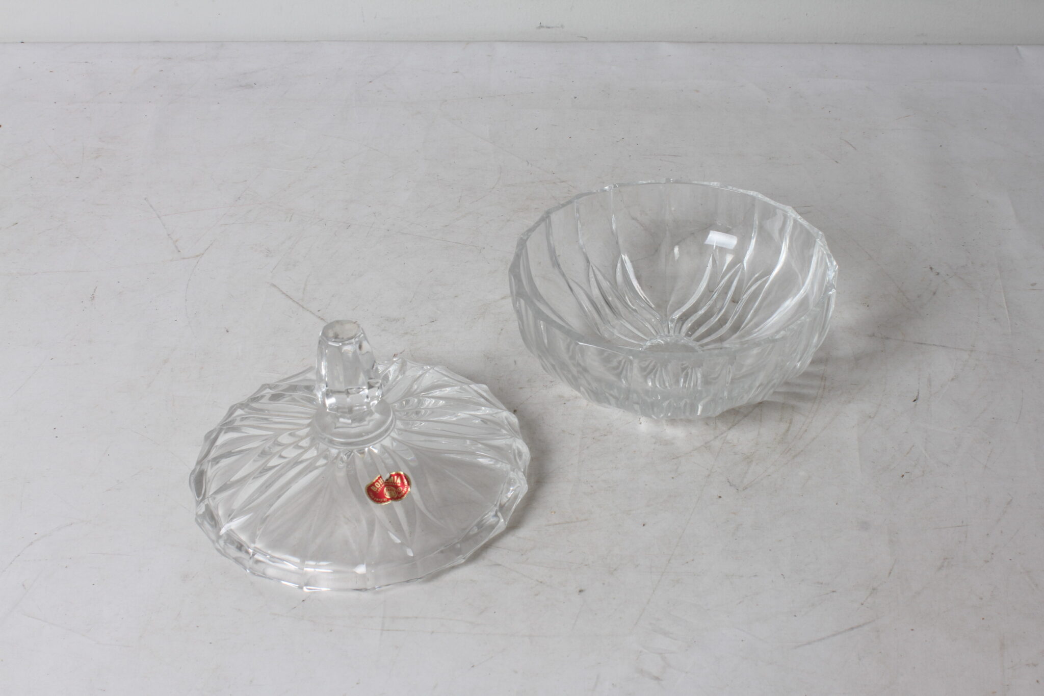 bonbonniere-vintage-en-cristal-de-boheme-czechoslovakia-art-de-la-table-occasion-emmaus-scherwiller-etikette (4)