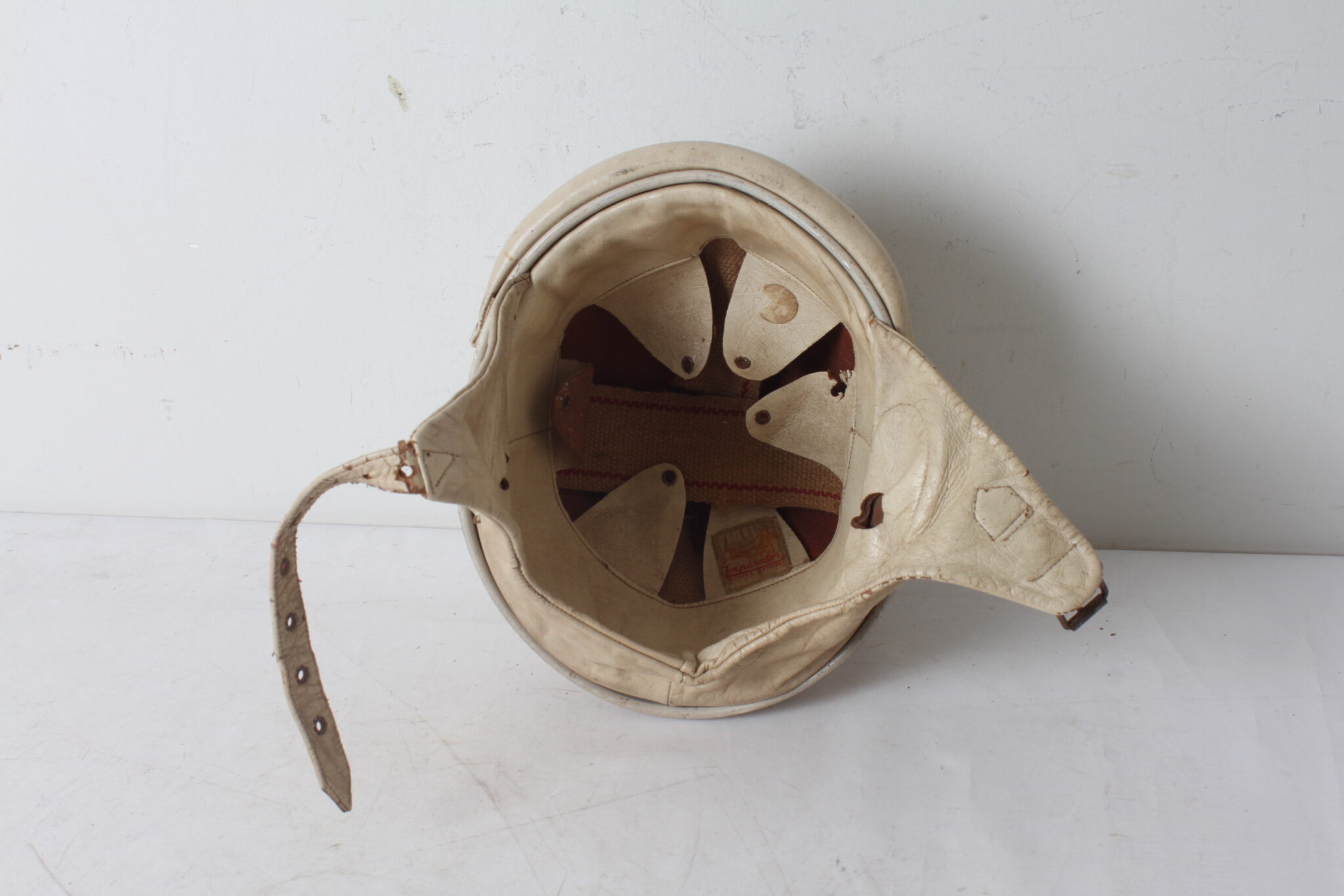 casque-moto-scooter-vintage-marque-imperator-modele-depose-equipement-moto-collection-brocante-occasion-emmaus-scherwiller-etikette (4)