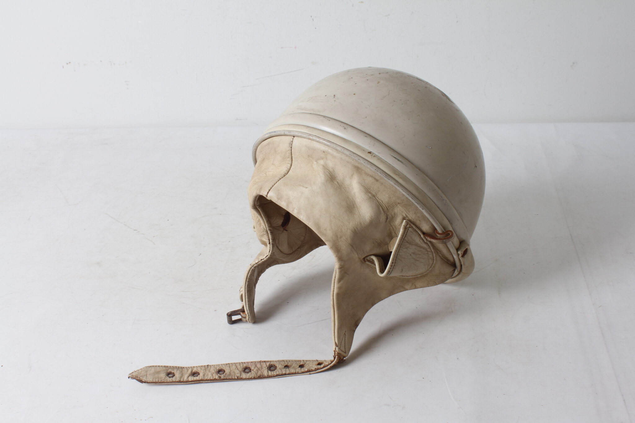 casque-moto-scooter-vintage-marque-imperator-modele-depose-equipement-moto-collection-brocante-occasion-emmaus-scherwiller-etikette (6)