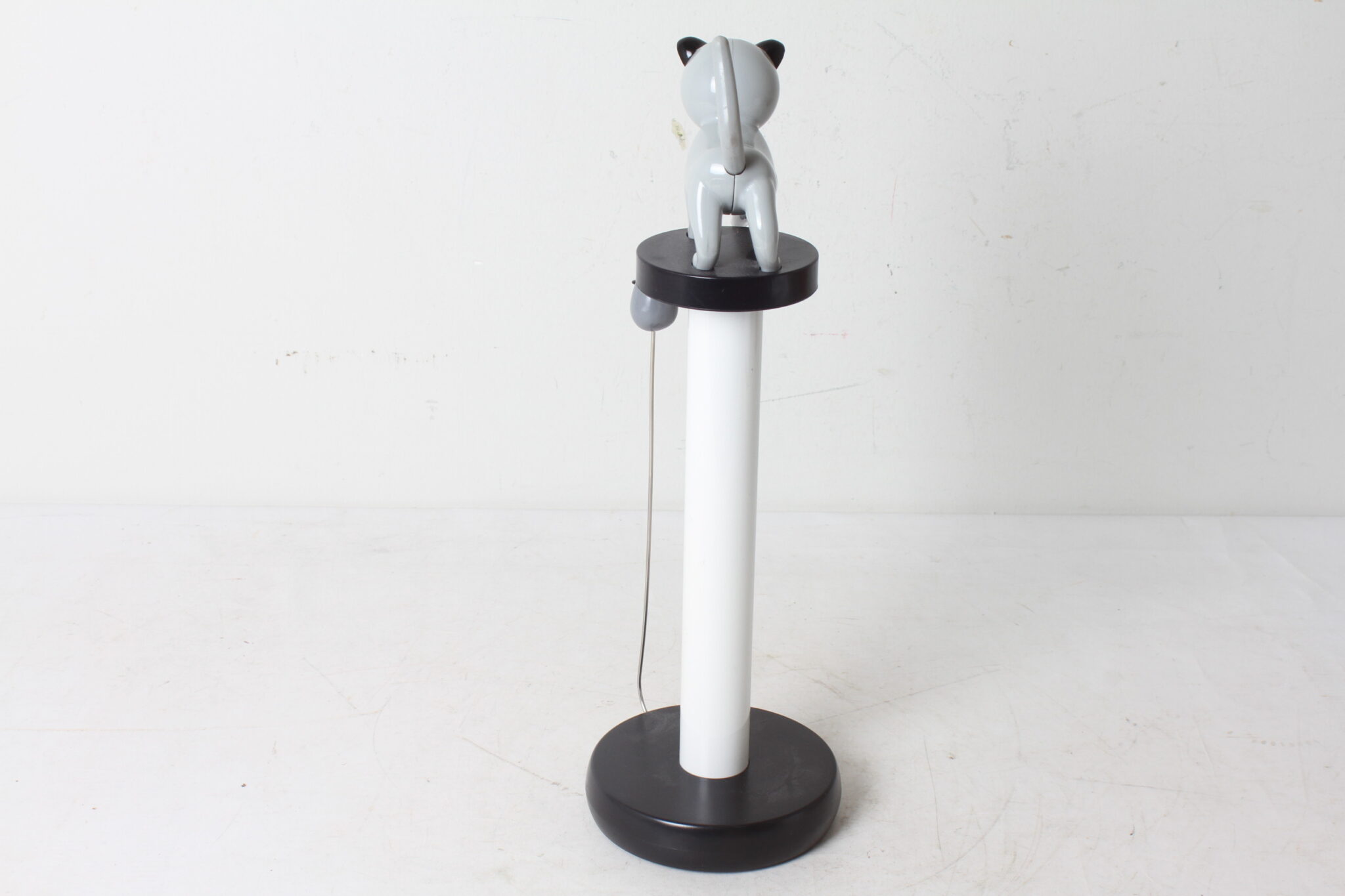 derouleur-a-essuie-tout-rigolo-marque-pylones-design-crea-crea-plastique-art-de-la-table-occasion-emmaus-scherwiller-etikette (1)