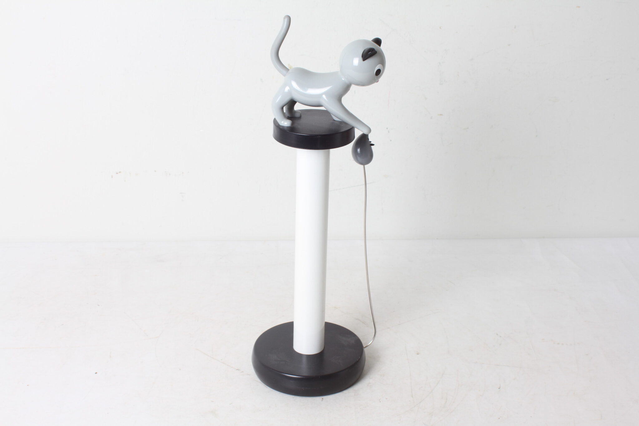 derouleur-a-essuie-tout-rigolo-marque-pylones-design-crea-crea-plastique-art-de-la-table-occasion-emmaus-scherwiller-etikette (2)