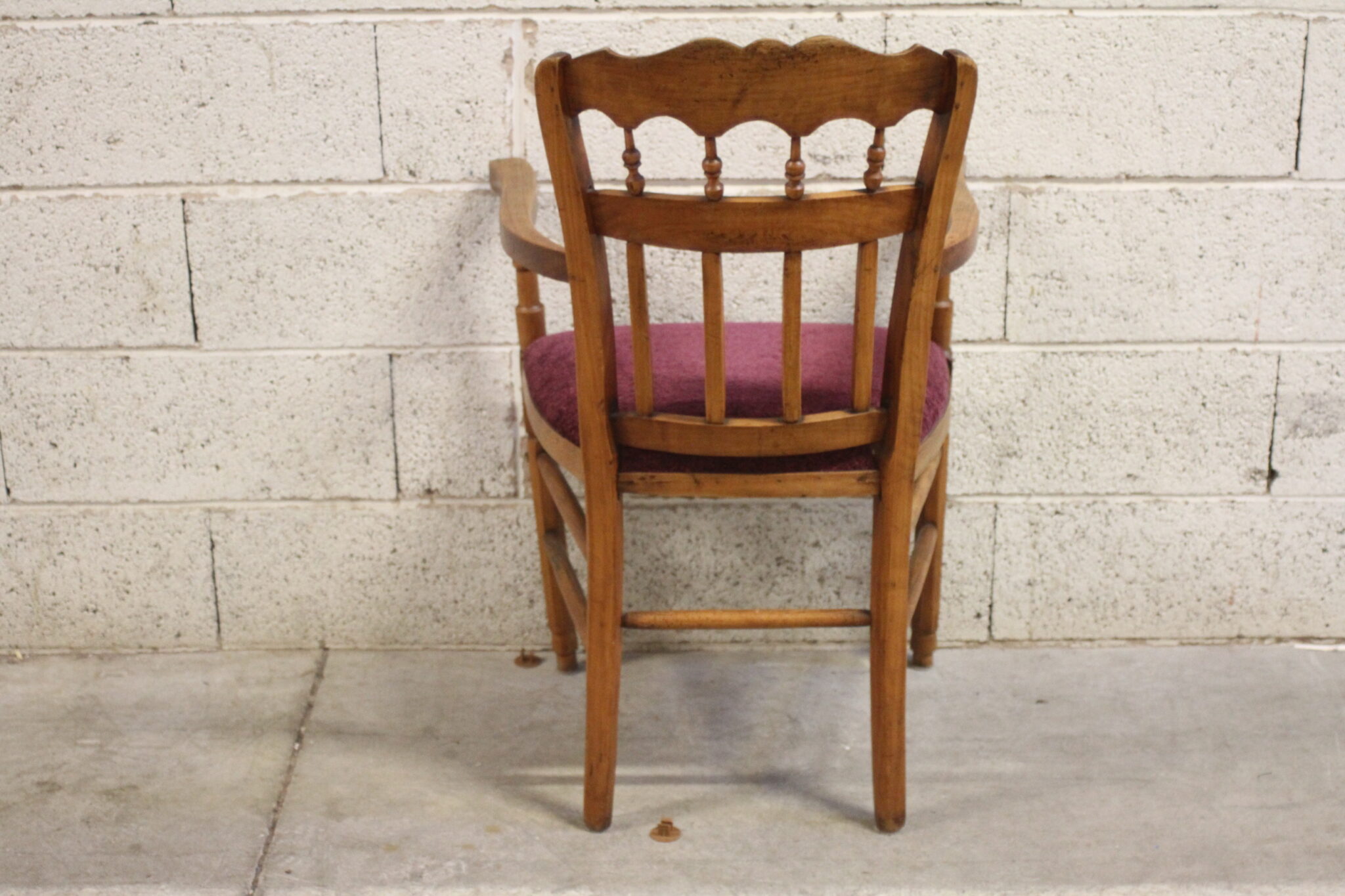 fauteuil-d'appoint-style-art-nouveau-bois-tissu-bouclettes-mobilier-brocante-occasion-emmaus-scherwiller-etikette (4)