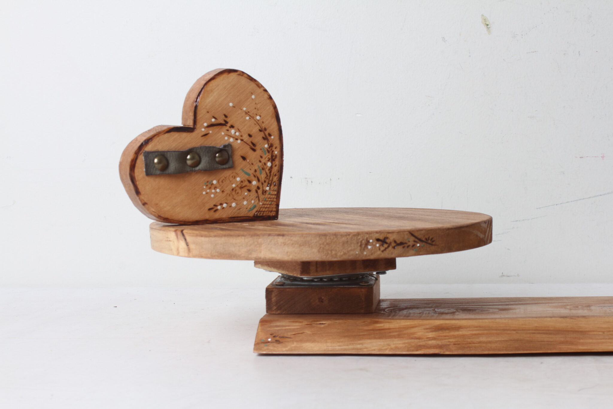 grande-planche-presentation-aperitif-bois-plateau-pivotant-porte-pic-art-de-la-table-occasion-emmaus-scherwiller-etikette (4)