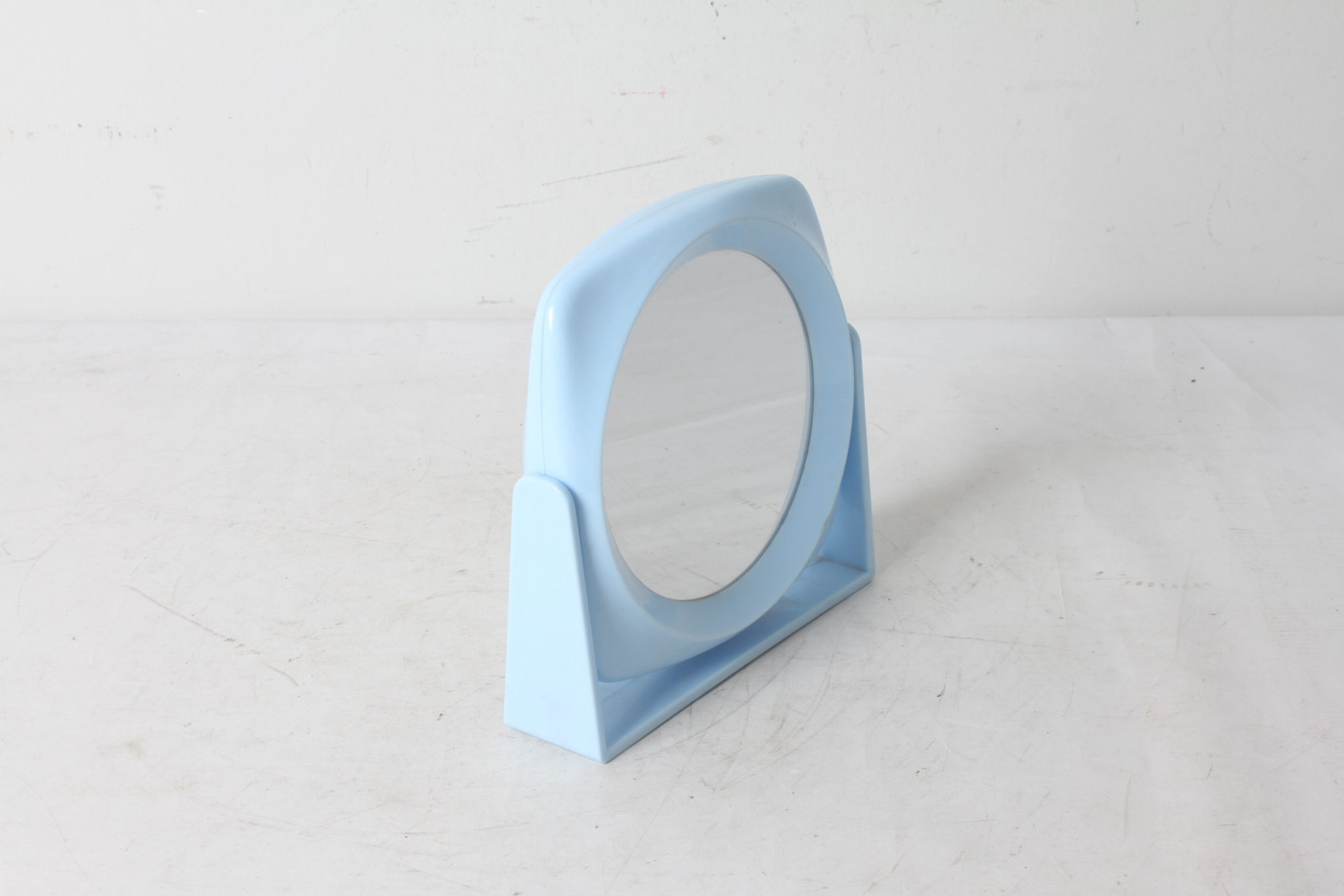 miroir-double-face-maquillage-grossissant-plastique-bleu-design-retro-objets-deco-occasion-emmaus-scherwiller-etikette (3)