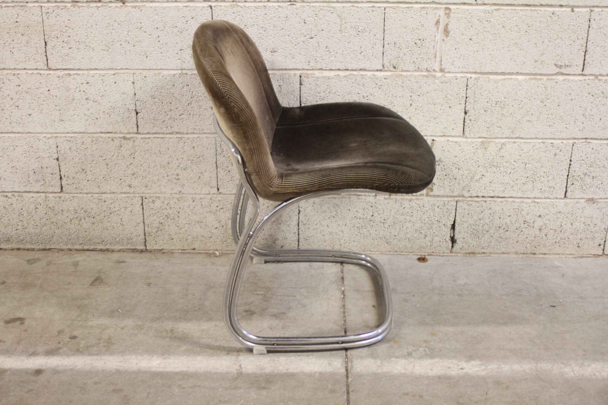 paire-chaises-vintage-design-gastone-rinaldi-pour-rima-mobilier-brocante-occasion-emmaus-scherwiller-etikette (3)