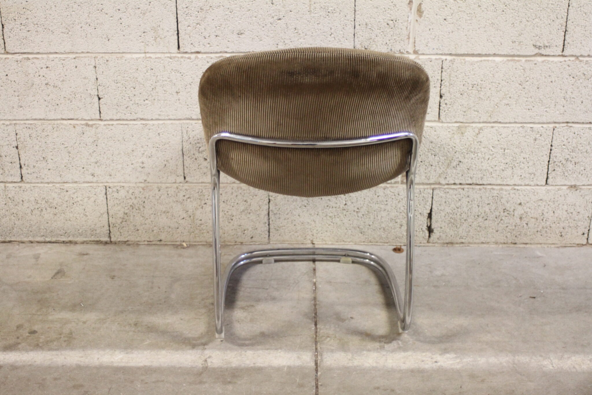 paire-chaises-vintage-design-gastone-rinaldi-pour-rima-mobilier-brocante-occasion-emmaus-scherwiller-etikette (4)