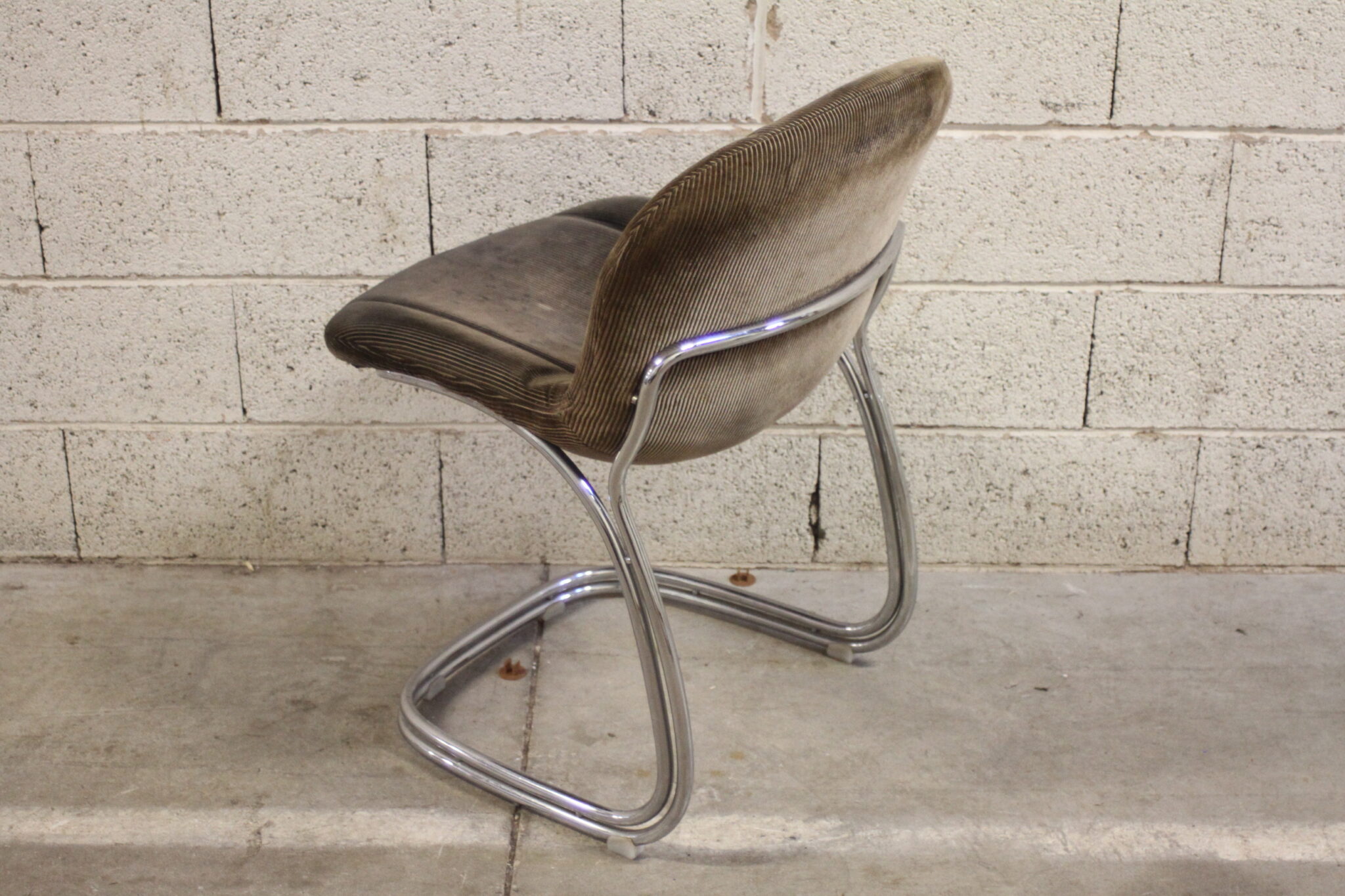 paire-chaises-vintage-design-gastone-rinaldi-pour-rima-mobilier-brocante-occasion-emmaus-scherwiller-etikette (5)