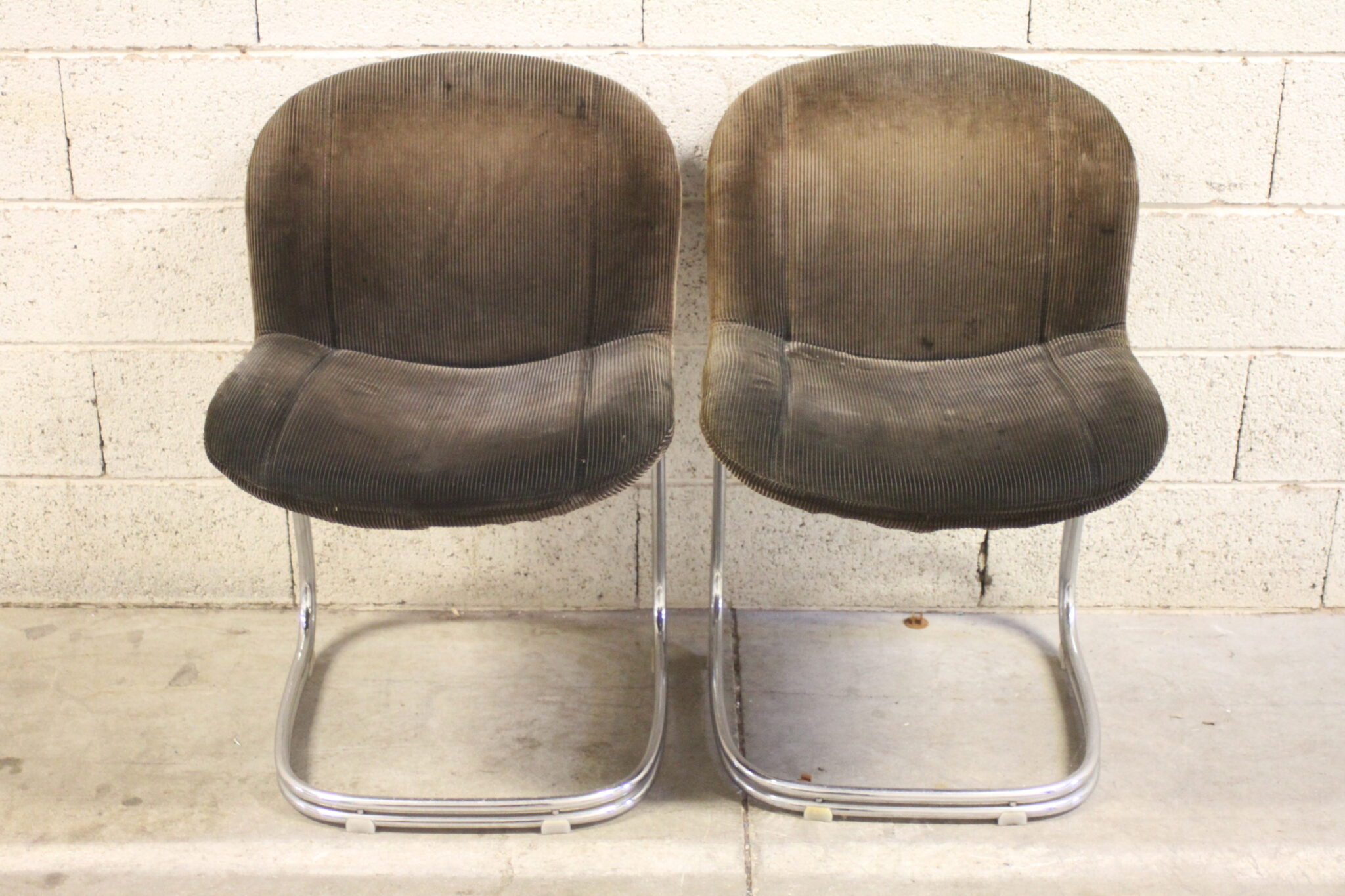 paire-chaises-vintage-design-gastone-rinaldi-pour-rima-mobilier-brocante-occasion-emmaus-scherwiller-etikette (6)