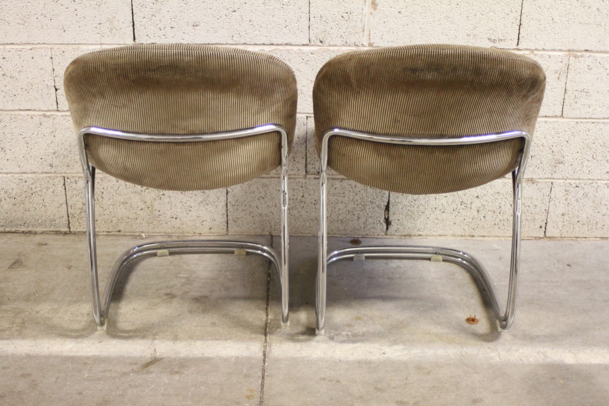 paire-chaises-vintage-design-gastone-rinaldi-pour-rima-mobilier-brocante-occasion-emmaus-scherwiller-etikette (7)