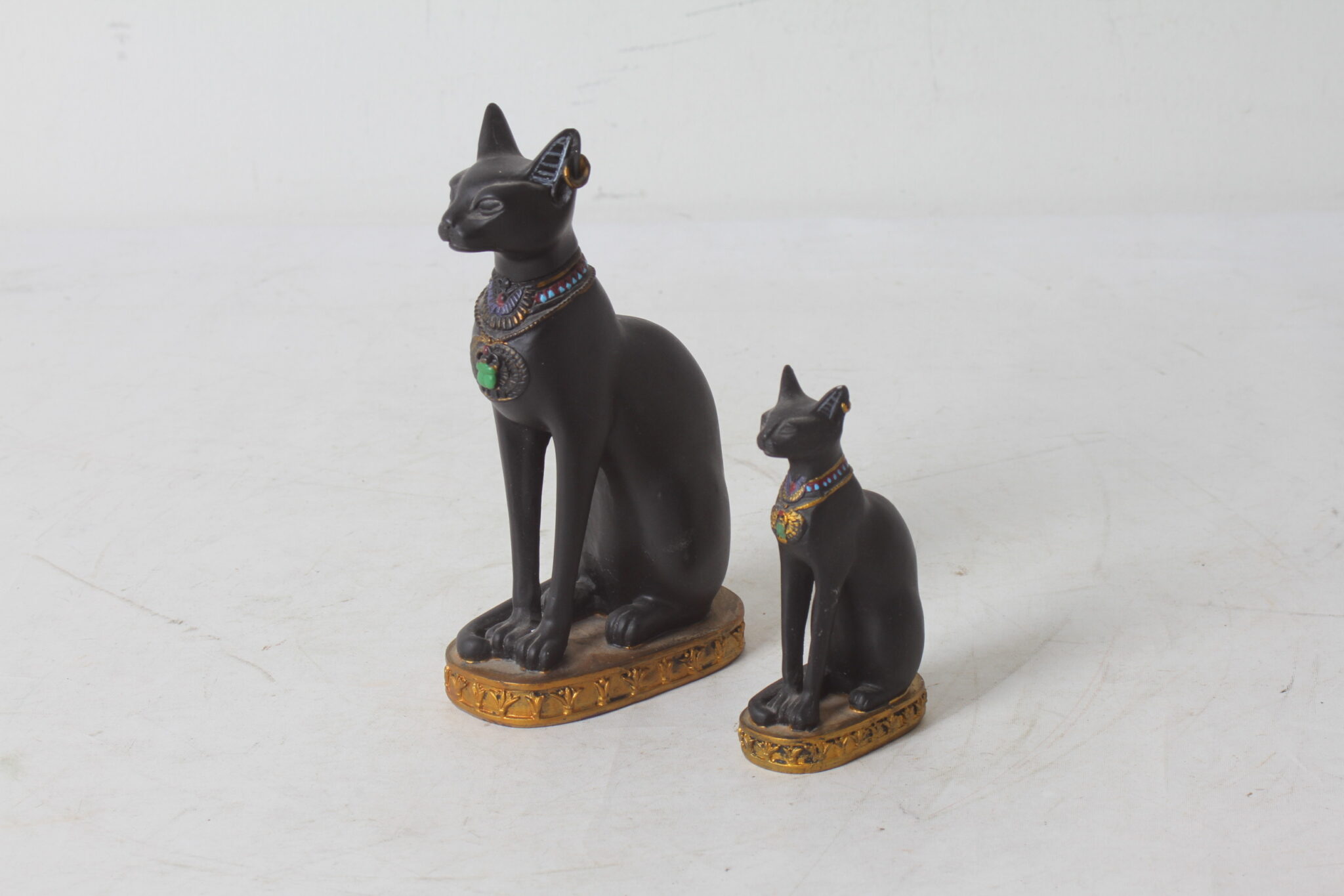 paire-de-statuettes-chats-bastet-egypte-resine-objerts-deco-occasion-emmaus-scherwiller-etikette (2)