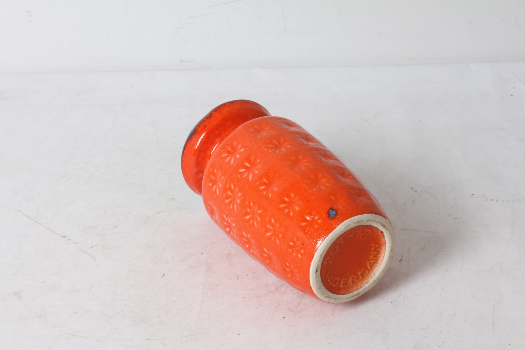 petit-vase-vintage-en-ceramique-orange-scheurich-261-objets-deco-occasion-emmaus-scherwiller-etikette (1)