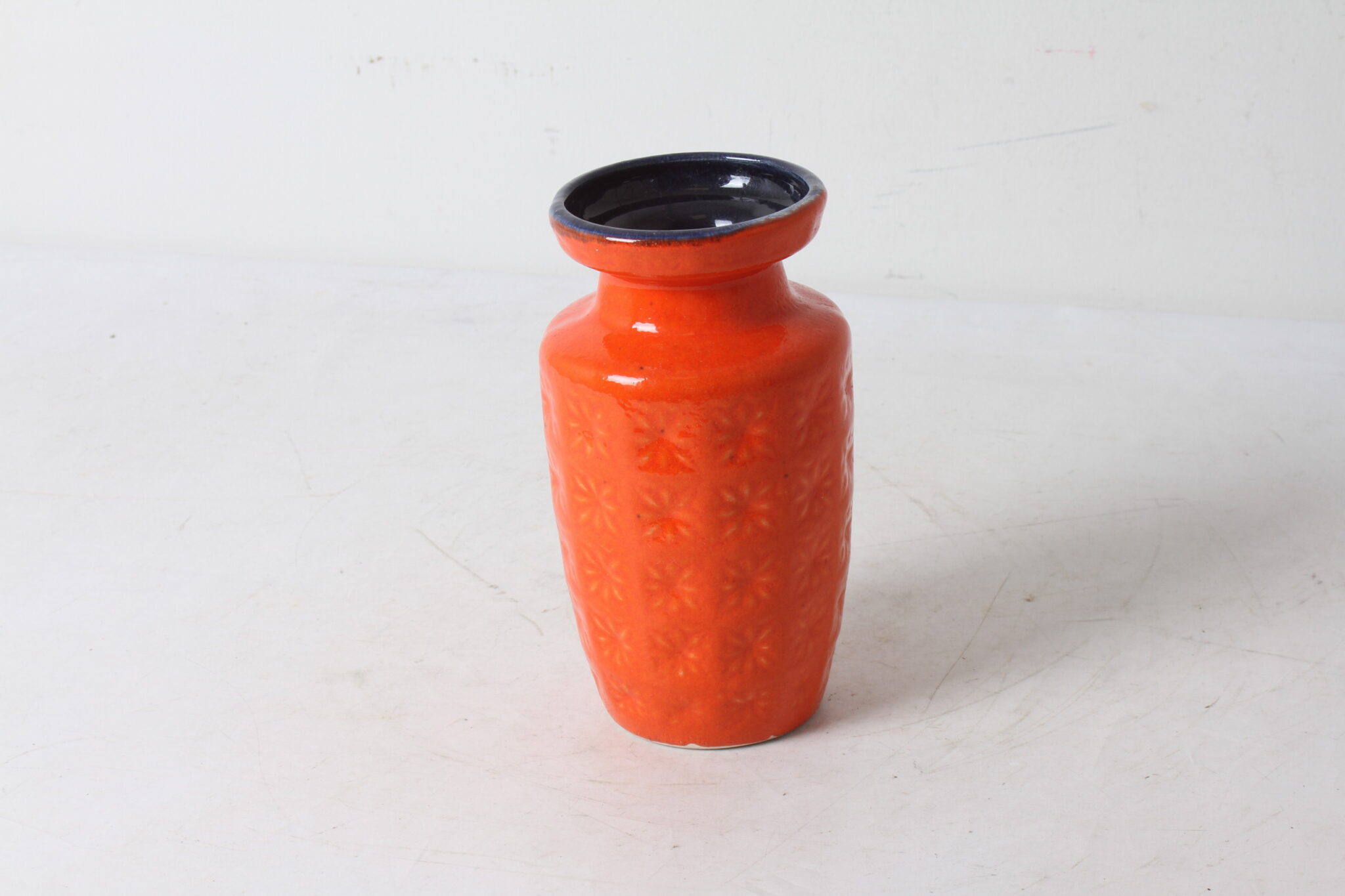 petit-vase-vintage-en-ceramique-orange-scheurich-261-objets-deco-occasion-emmaus-scherwiller-etikette (2)
