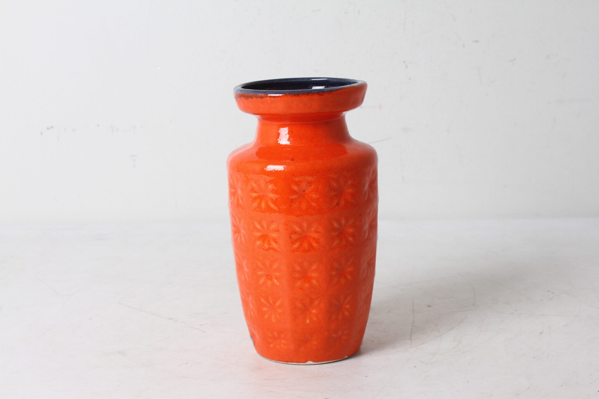 petit-vase-vintage-en-ceramique-orange-scheurich-261-objets-deco-occasion-emmaus-scherwiller-etikette (3)