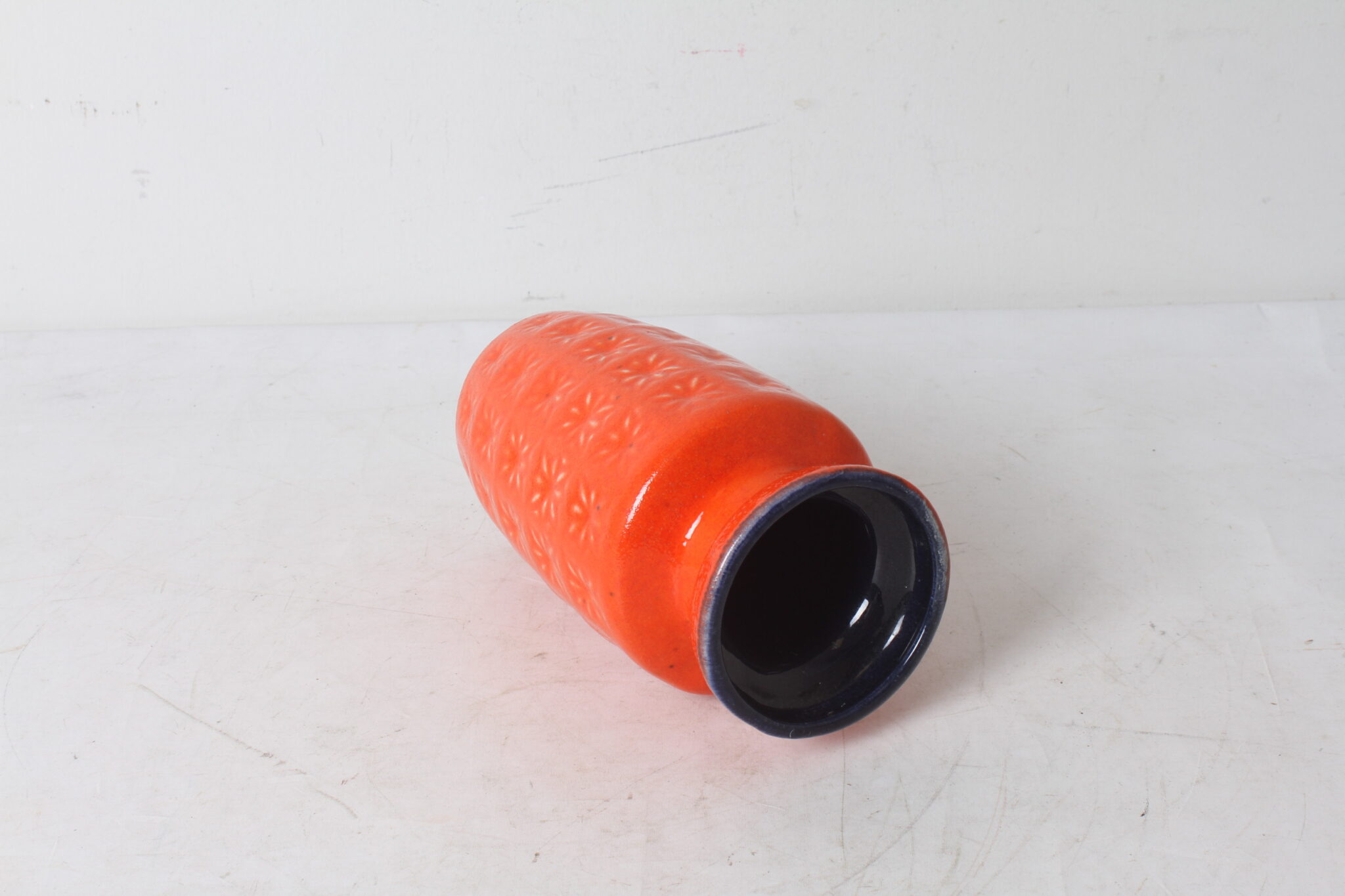 petit-vase-vintage-en-ceramique-orange-scheurich-261-objets-deco-occasion-emmaus-scherwiller-etikette (4)