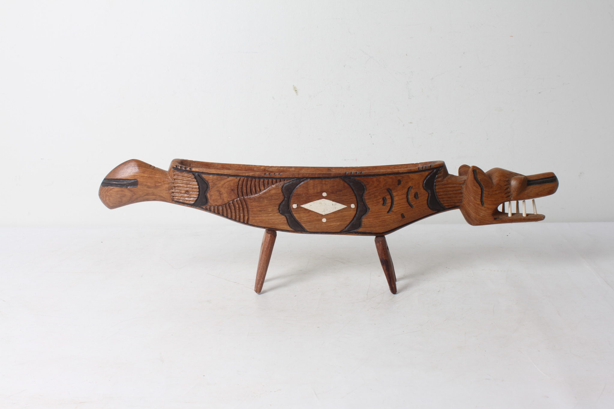 pirogue-artisanale-bois-sculpte-sans-les-personnages-objets-deco-brocante-occasion-emmaus-scherwiller-etikette (4)