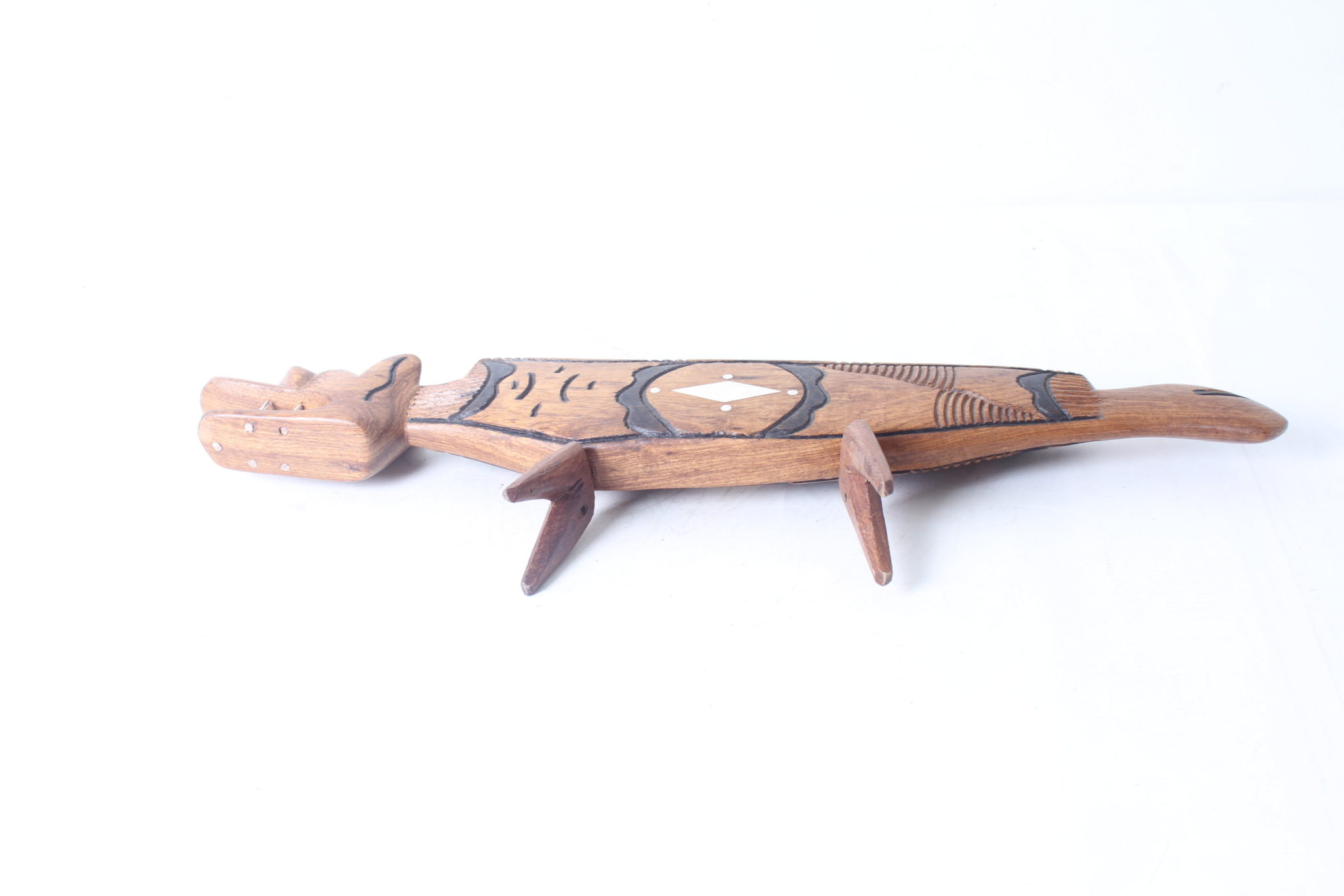 pirogue-artisanale-bois-sculpte-sans-les-personnages-objets-deco-brocante-occasion-emmaus-scherwiller-etikette (5)