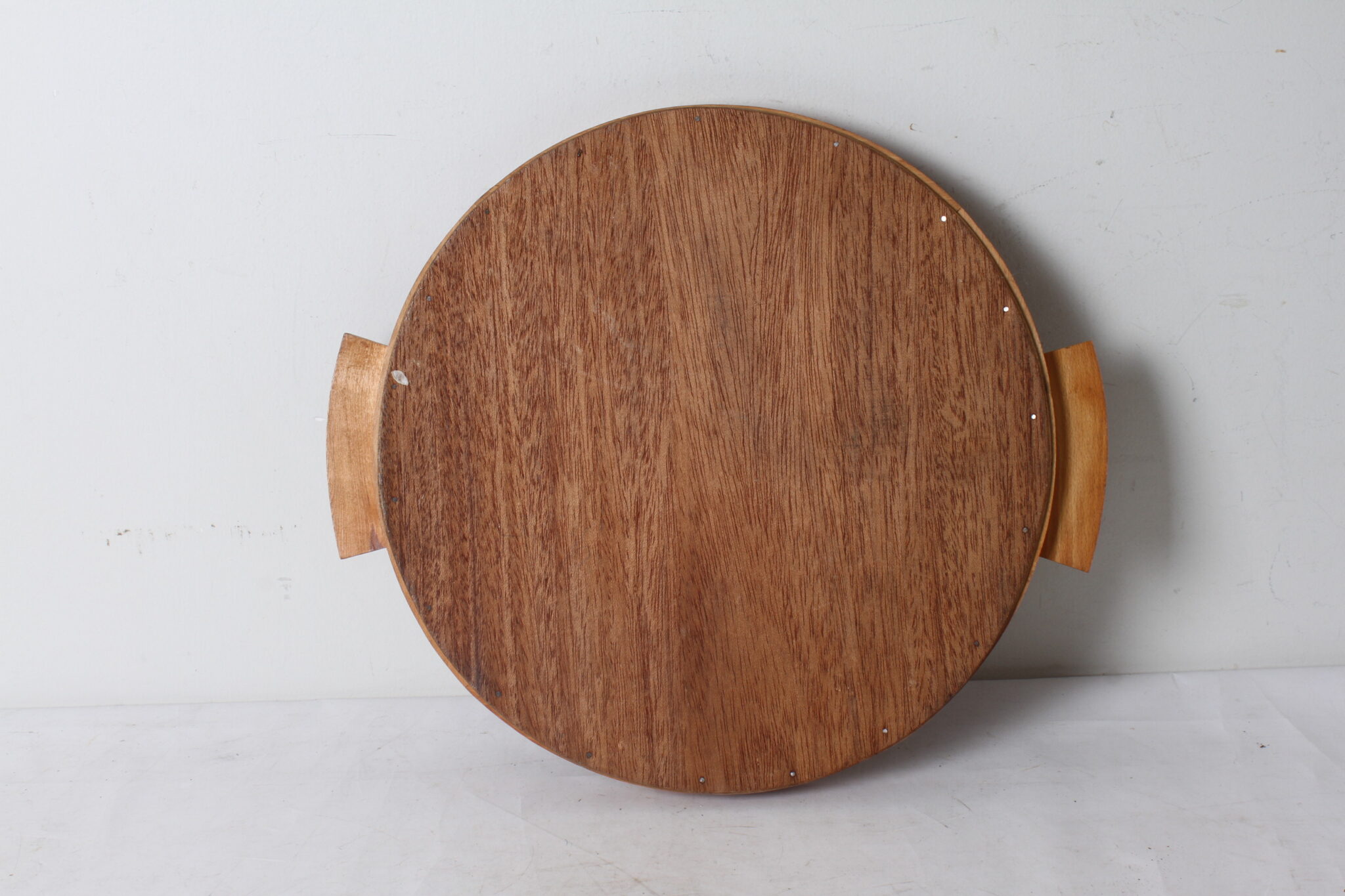 plateau-rond-style-art-deco-bois-decor-roses-signe-clo-objets-deco-brocante-ocasion-emmaus-scherwiller-etikette (1)