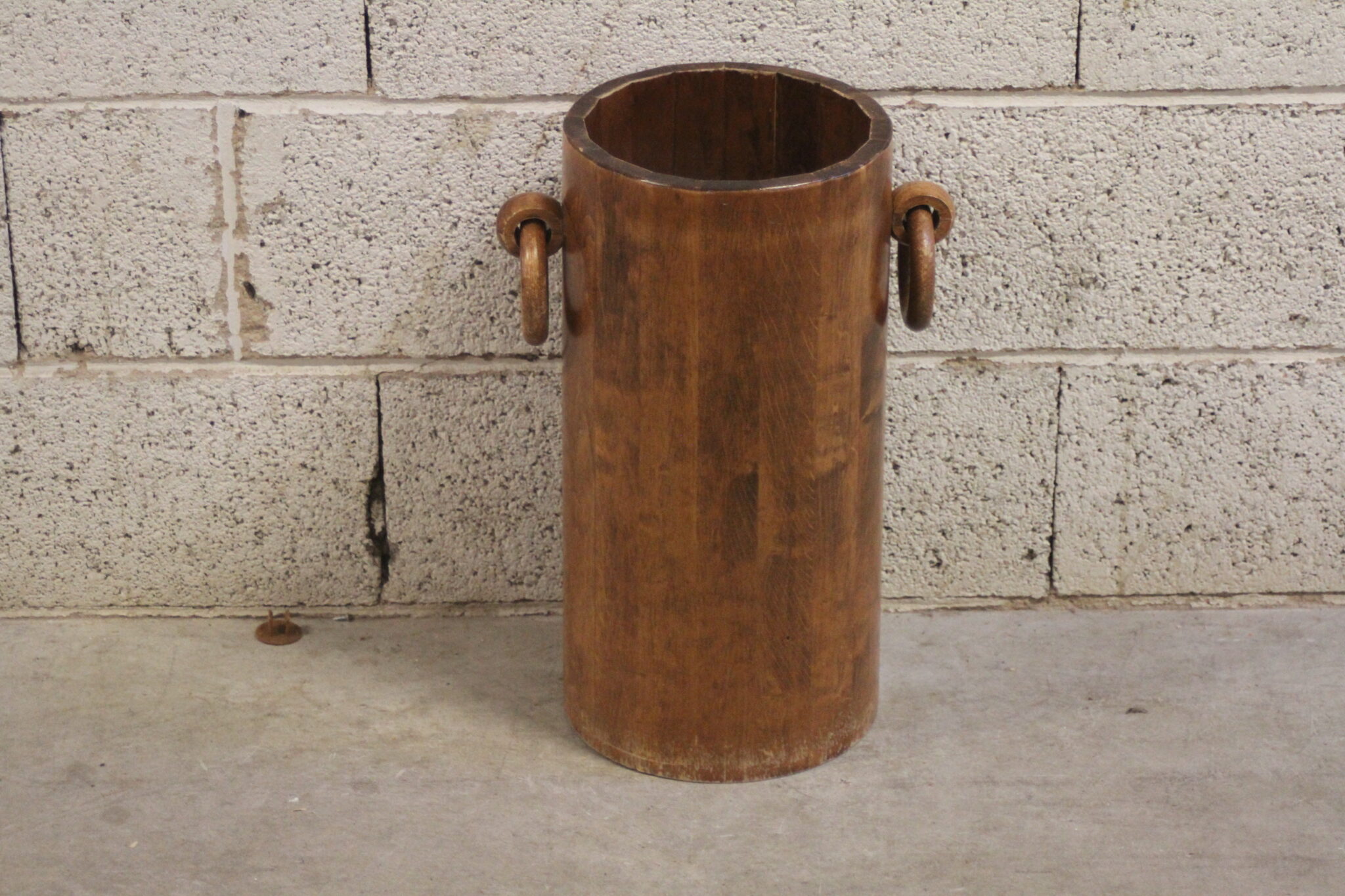 porte-parapluie-vintage-scandinave-bois-teck-objets-deco-brocante-occasion-emmaus-scherwiller-etikette (2)