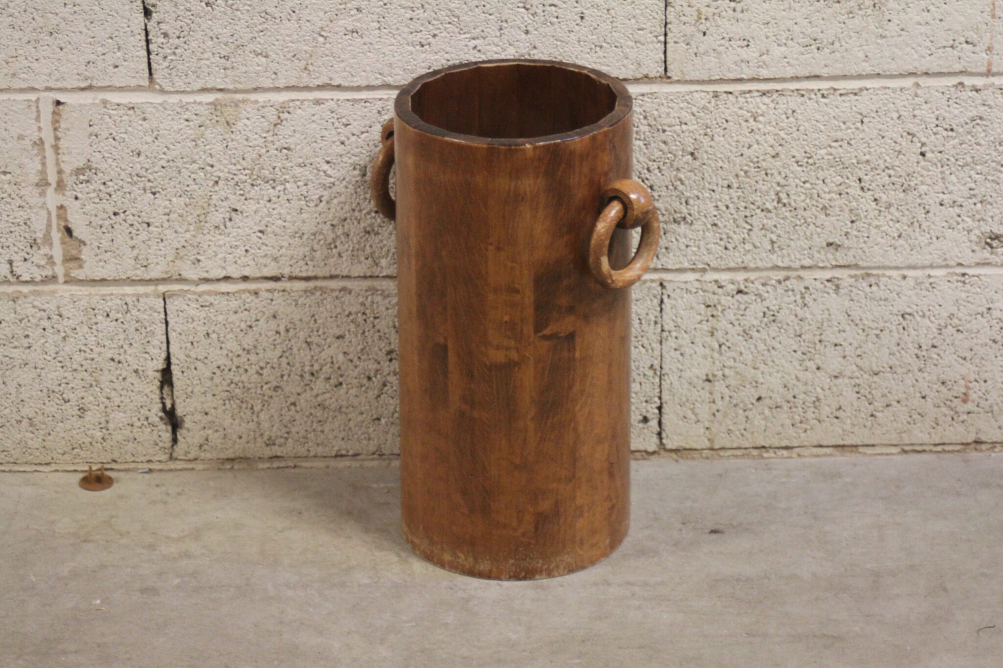 porte-parapluie-vintage-scandinave-bois-teck-objets-deco-brocante-occasion-emmaus-scherwiller-etikette (3)