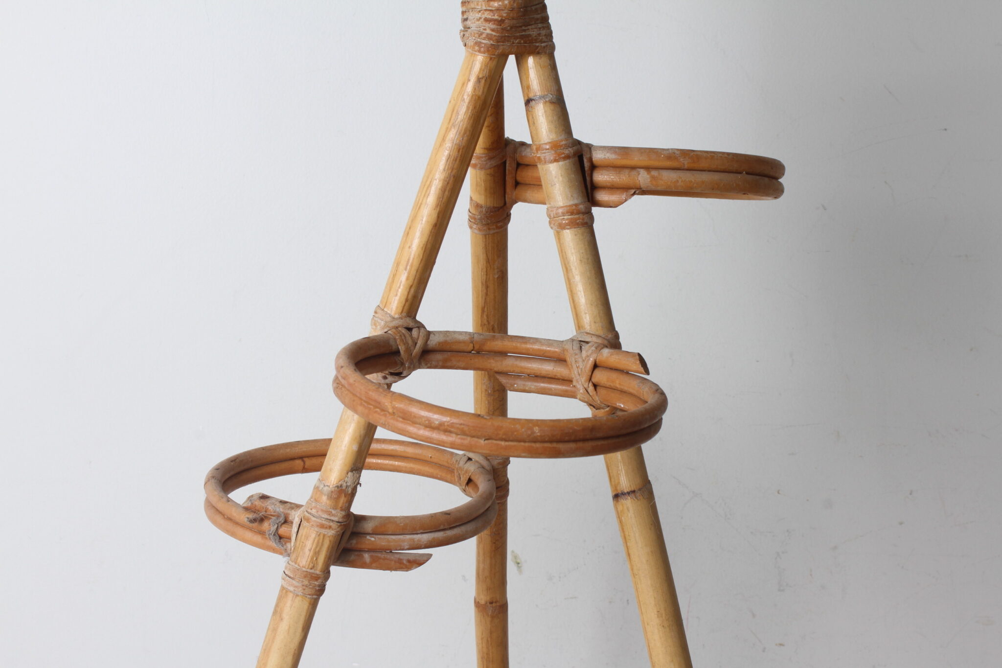 porte-plantes-vintage-bambou-rotin-mobilier-objets-deco-occasion-brocante-emmaus-scherwiller-etikette (11)