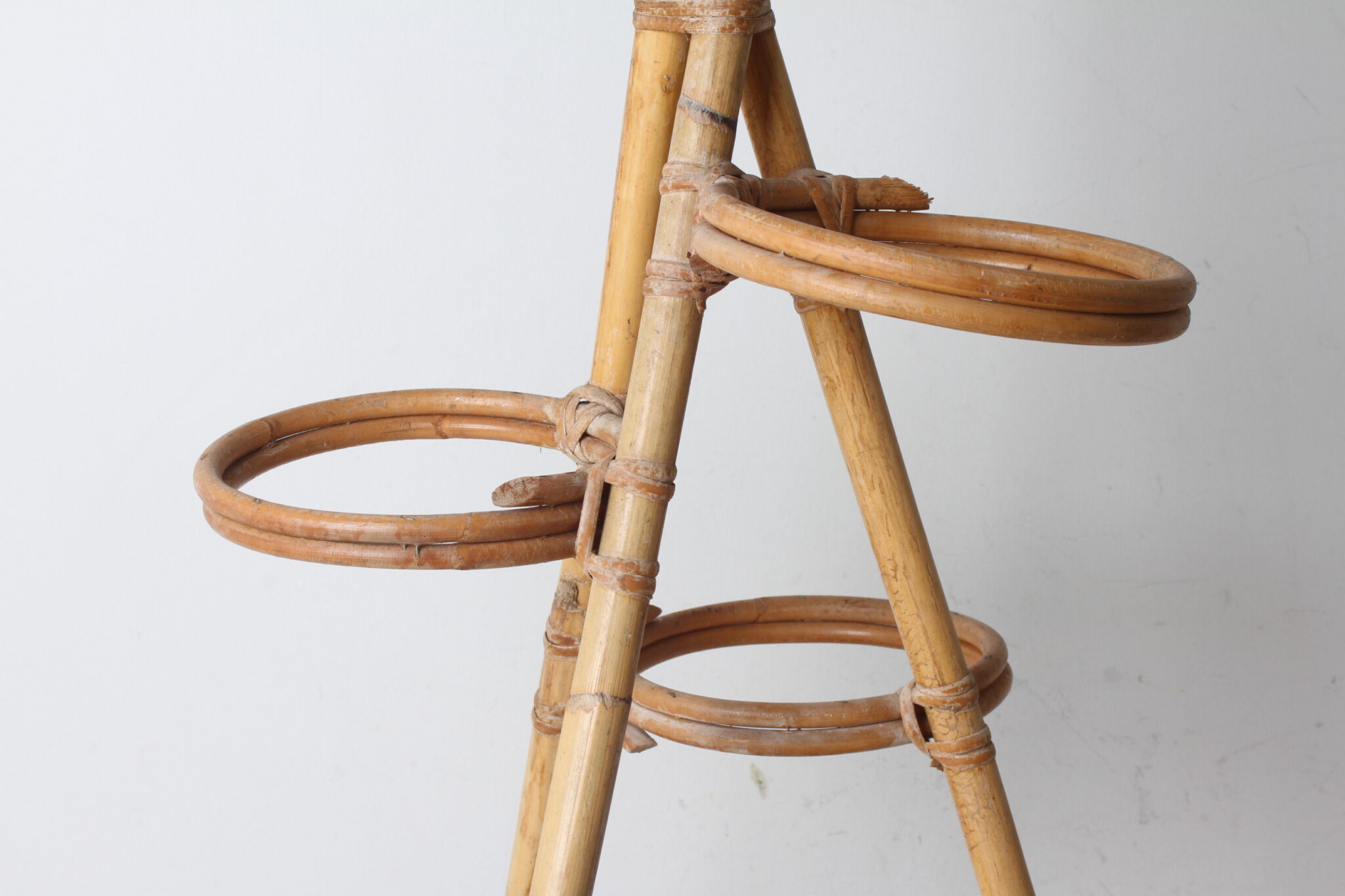 porte-plantes-vintage-bambou-rotin-mobilier-objets-deco-occasion-brocante-emmaus-scherwiller-etikette (6)