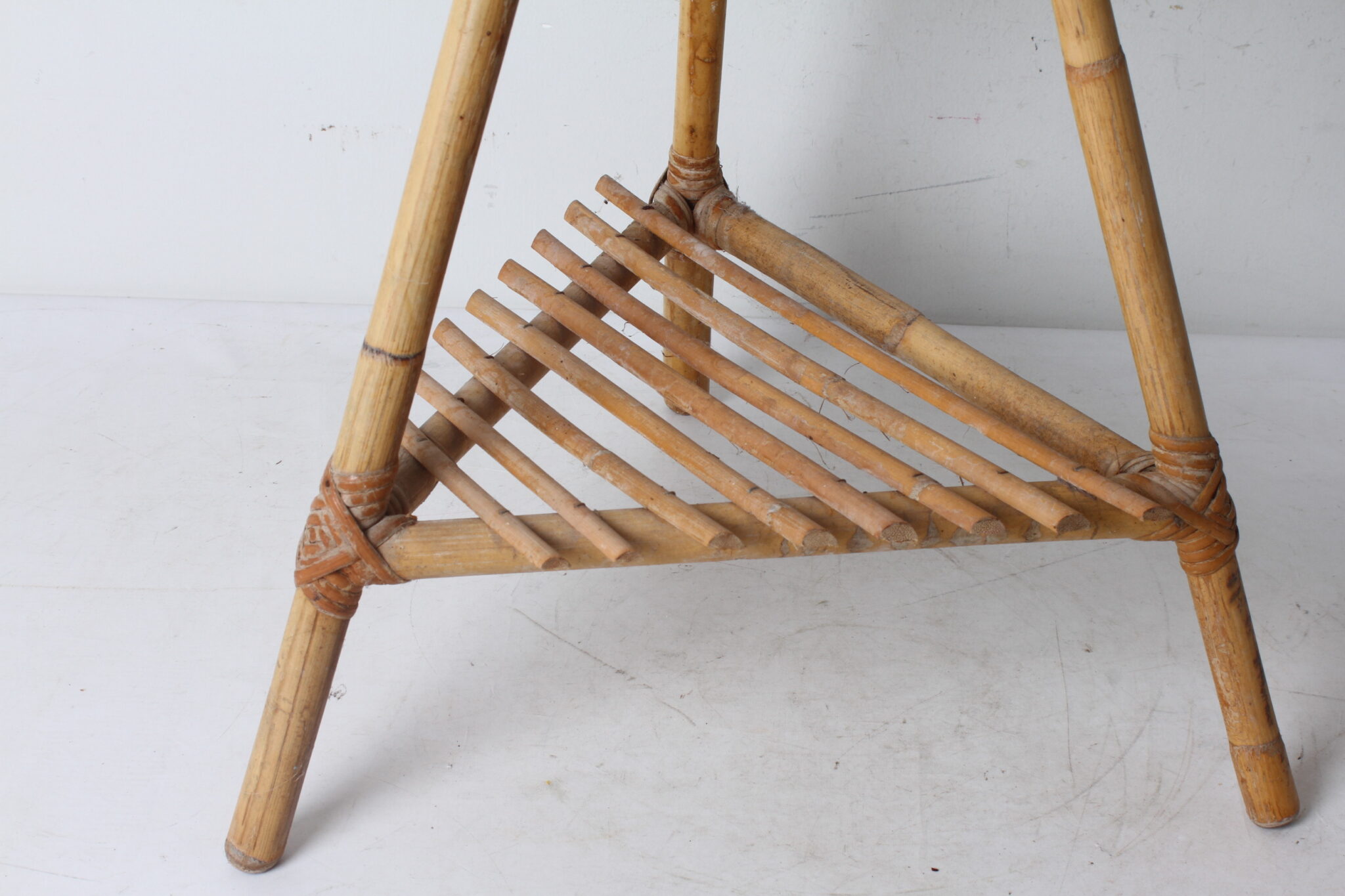 porte-plantes-vintage-bambou-rotin-mobilier-objets-deco-occasion-brocante-emmaus-scherwiller-etikette (7)