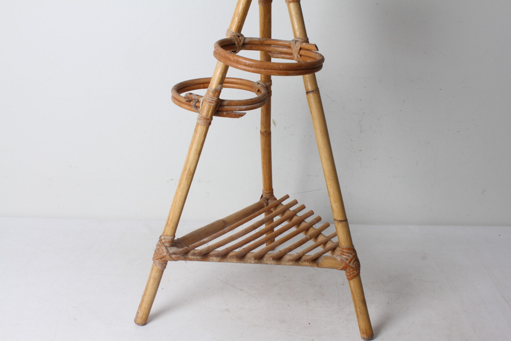 porte-plantes-vintage-bambou-rotin-mobilier-objets-deco-occasion-brocante-emmaus-scherwiller-etikette (9)